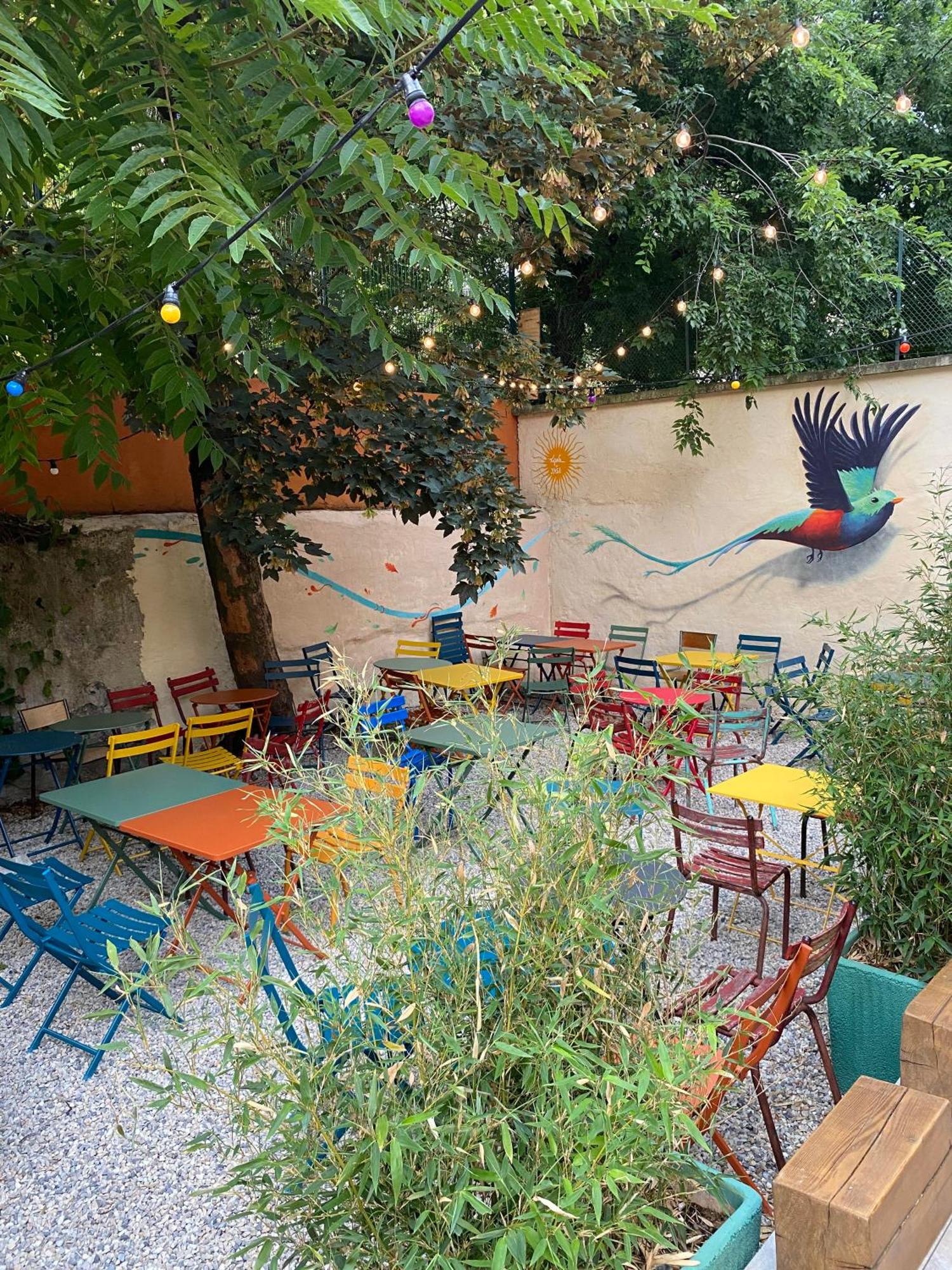 2. Yasi Hostel