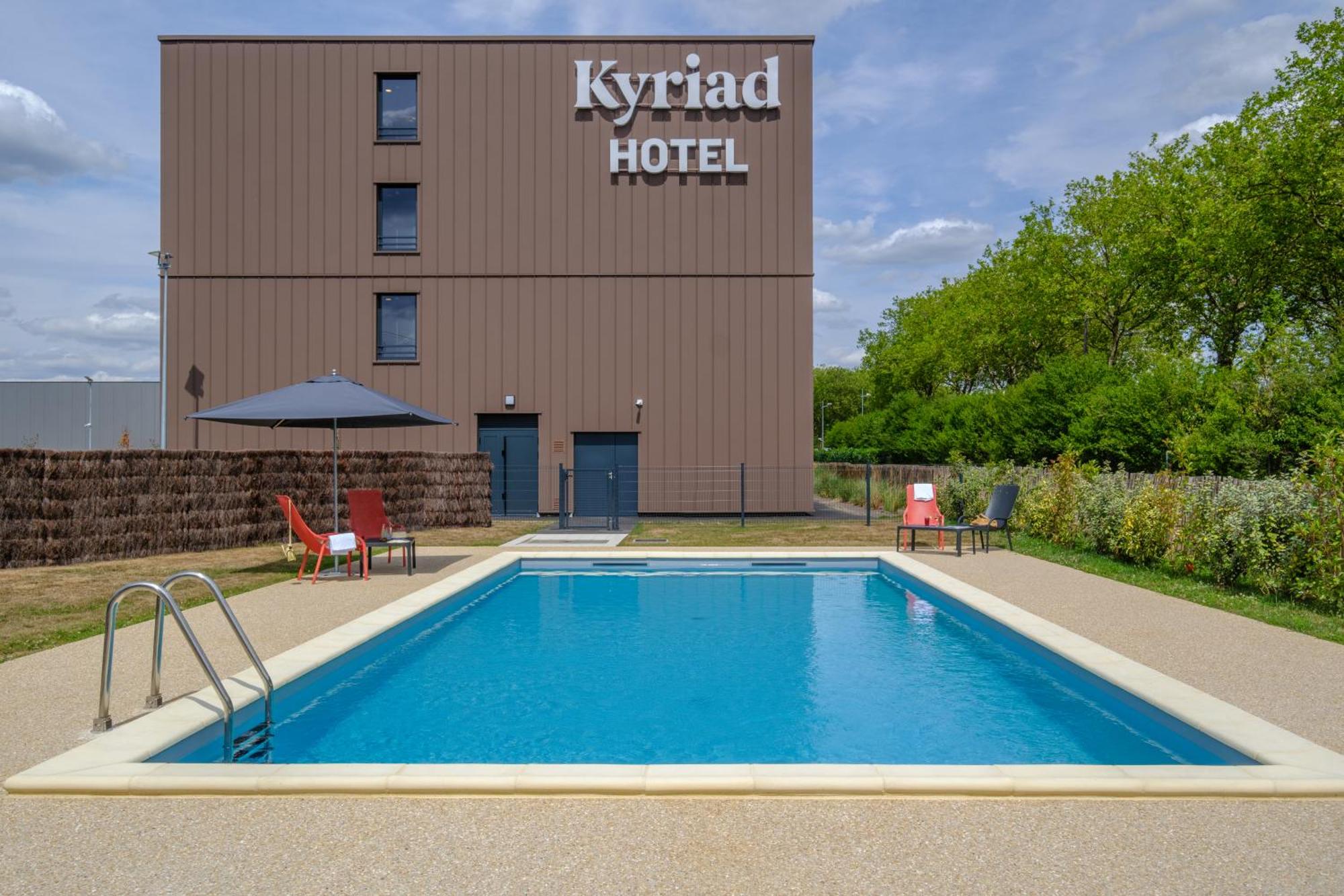 1. Kyriad Tours Sud - Ballan Mire