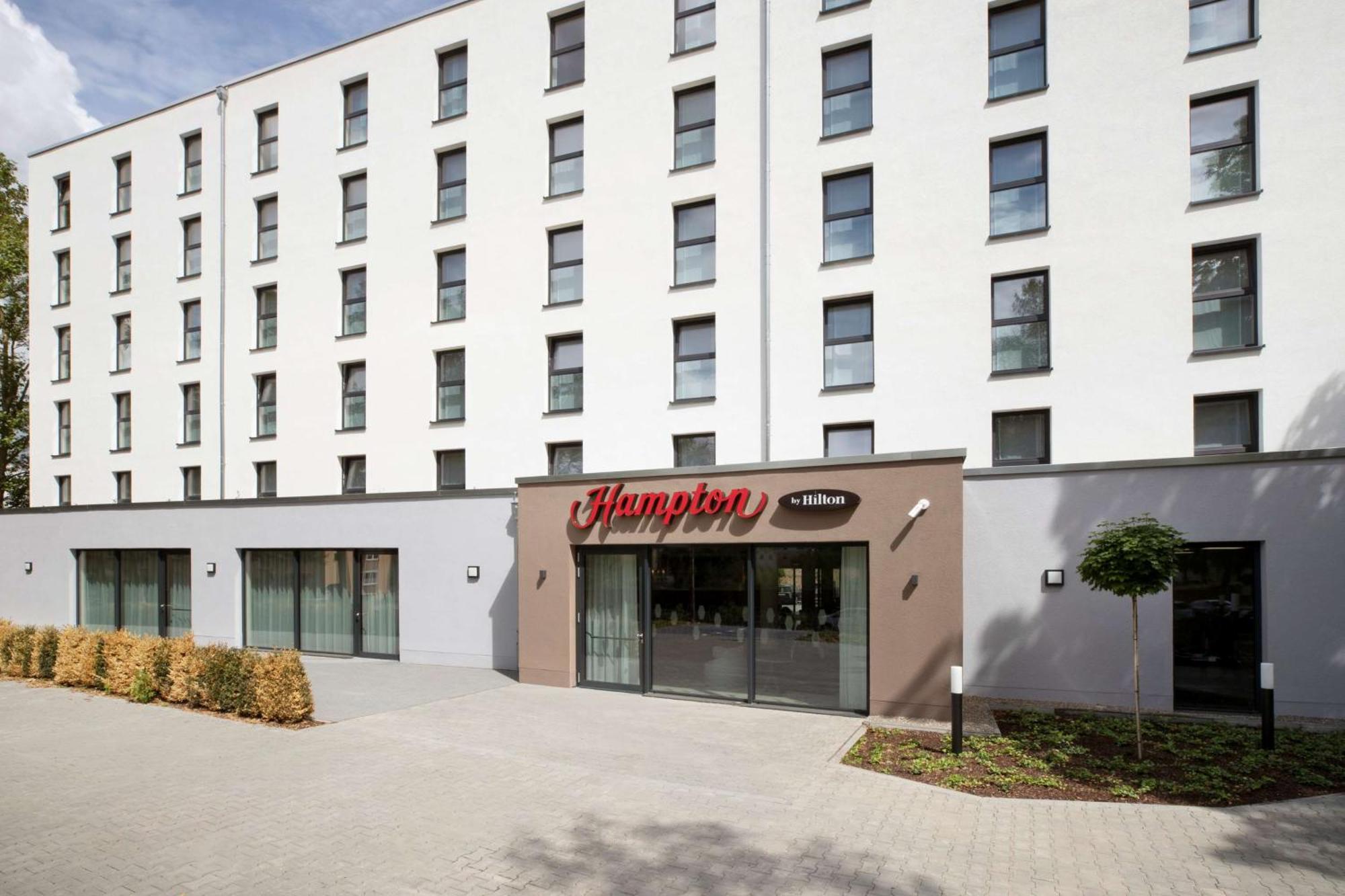 1. Hampton by Hilton Kaiserslautern