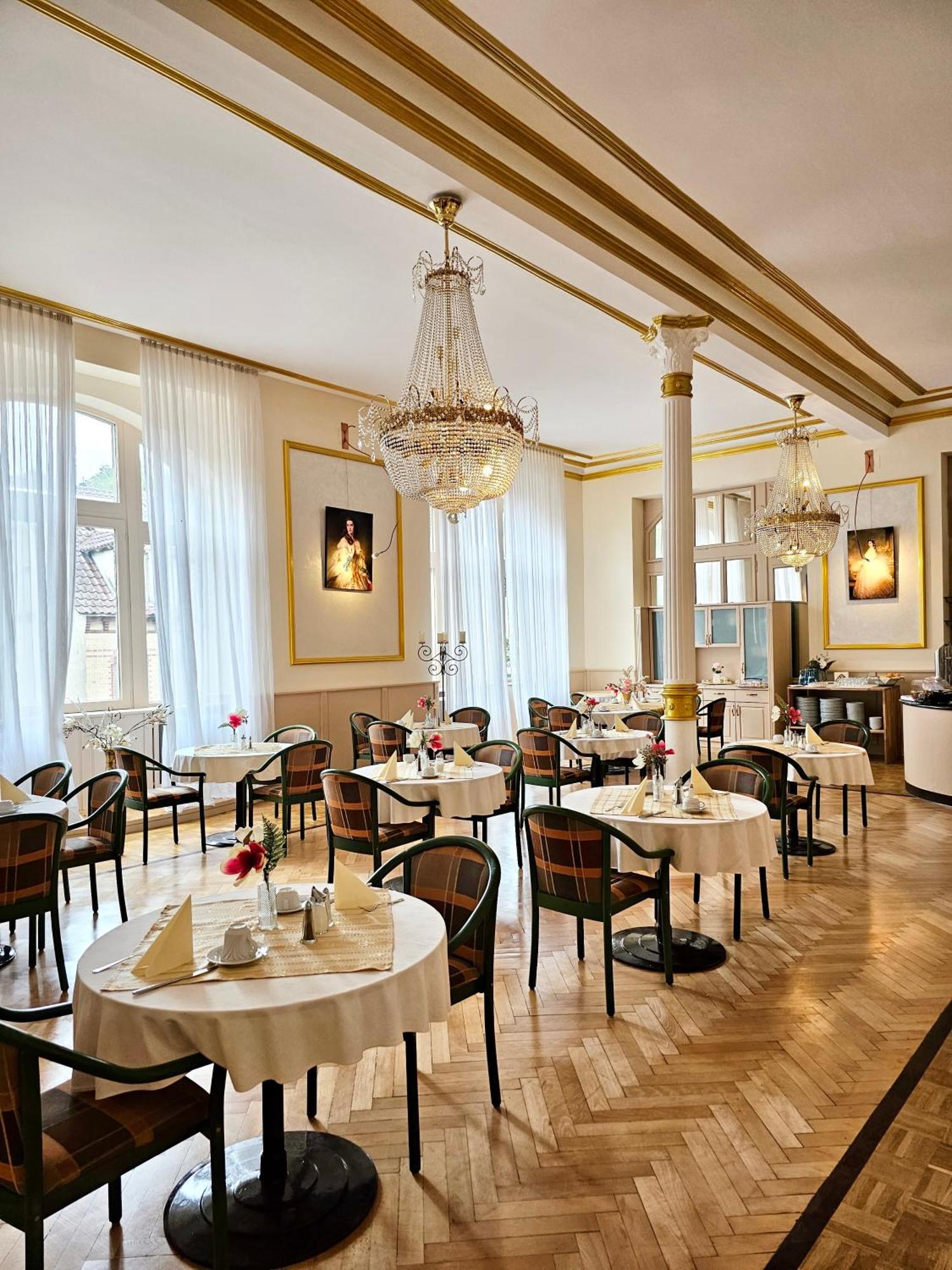 5. Gala Hotel