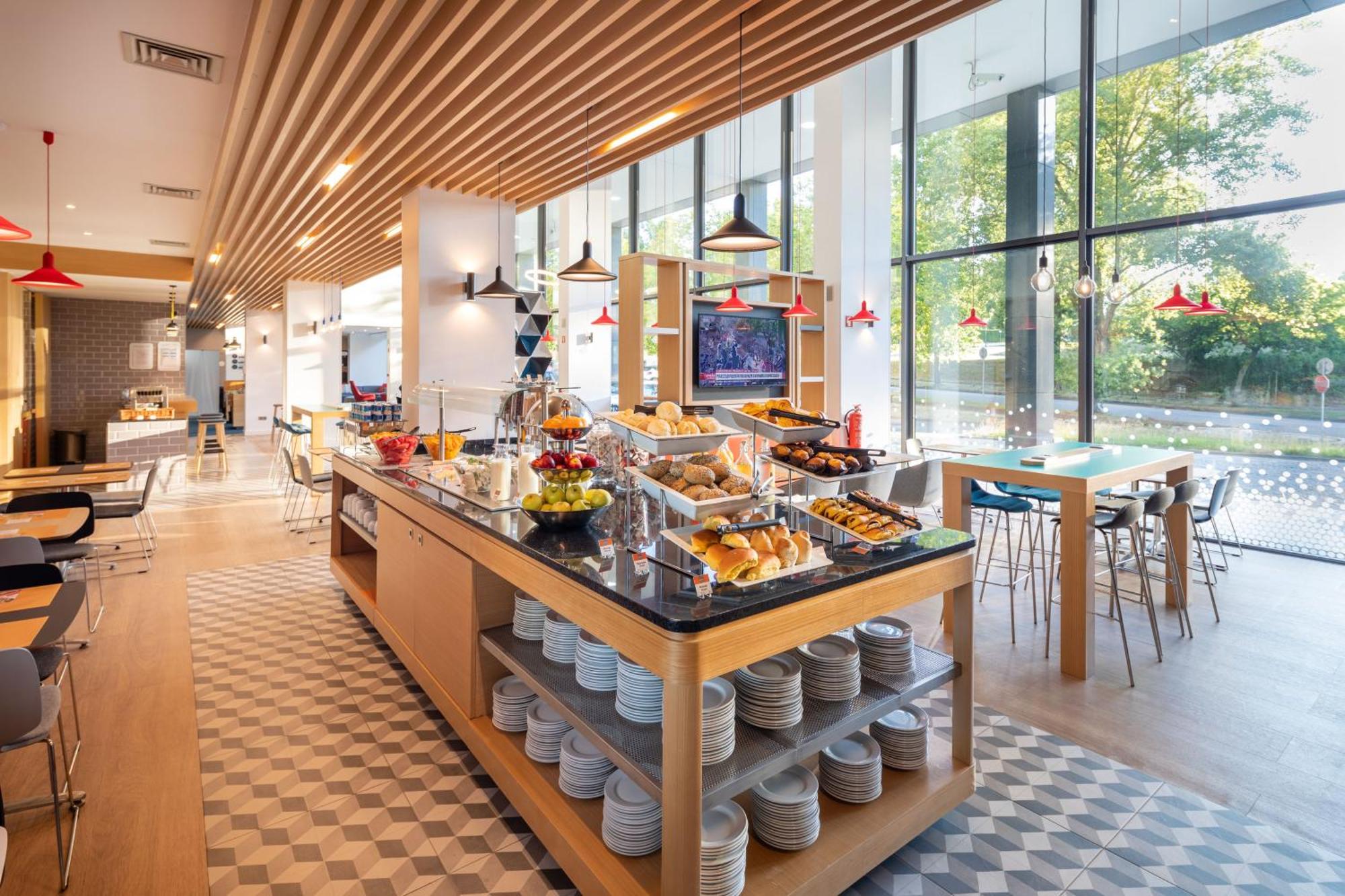 8. Holiday Inn Express Porto Exponor