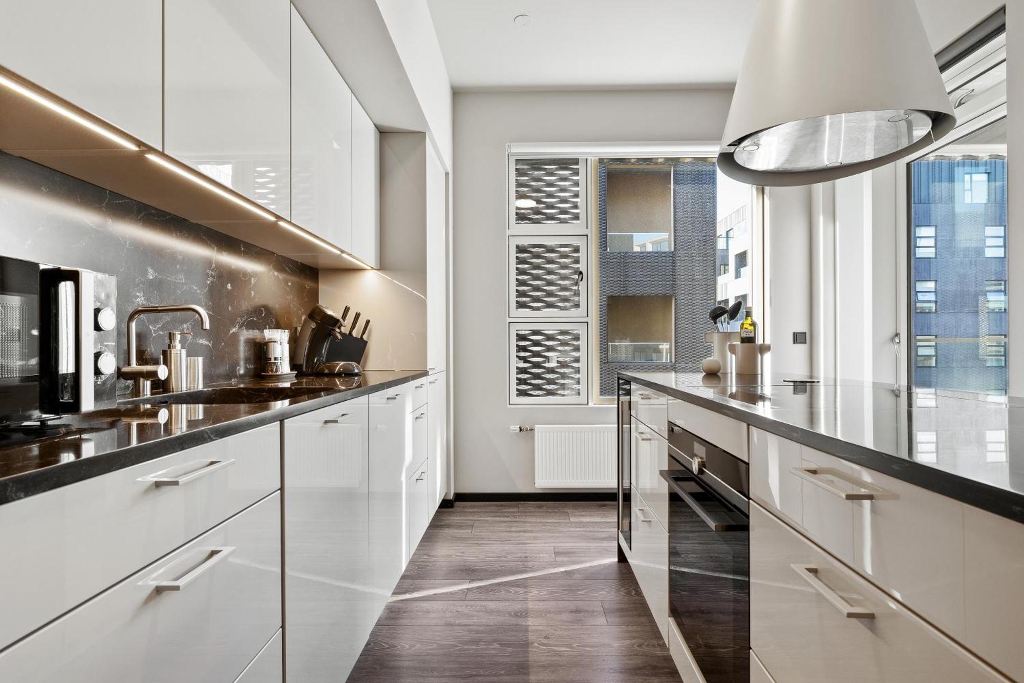 市中心舒适豪华两卧两卫公寓(Cozy Lux 2BR & 2BA City Center with Free Parking)含免费车位