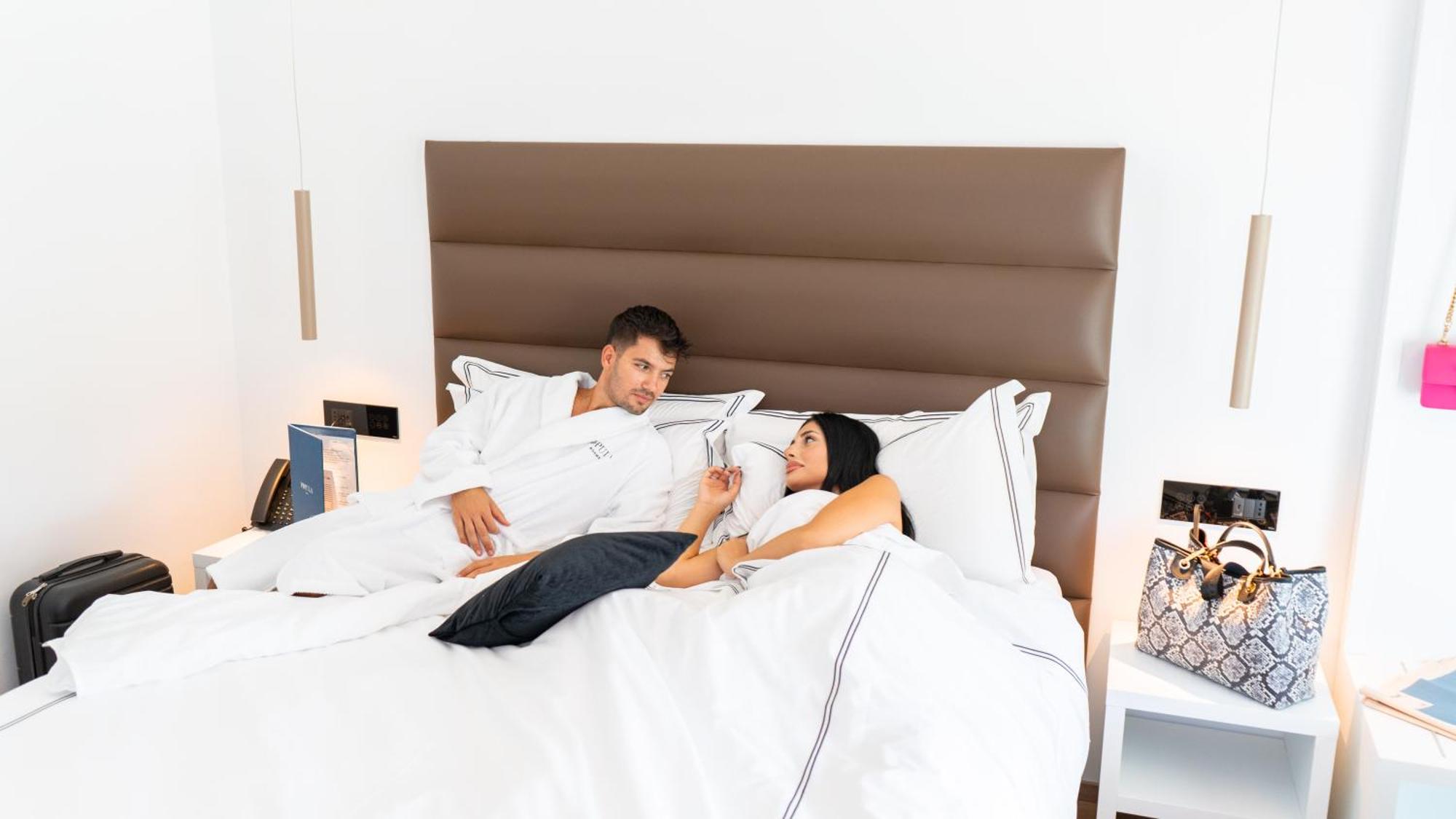 2. Popula Rooms