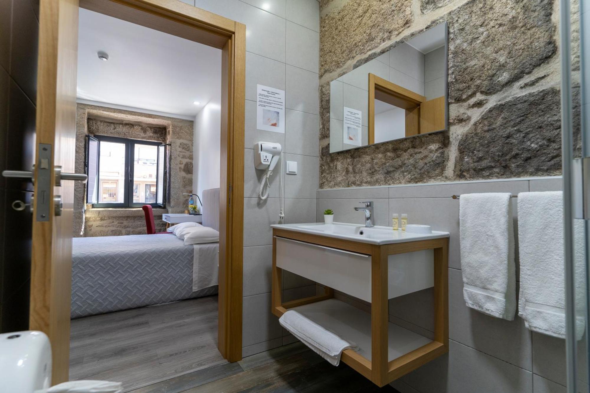 6. Hotel Rainha D. Amélia Arts & Leisure