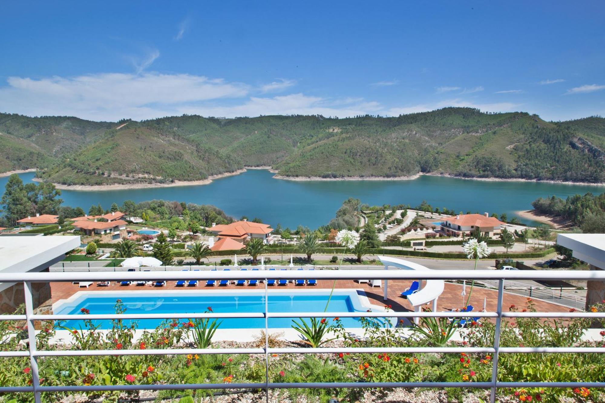 4. Apartamentos do Lago