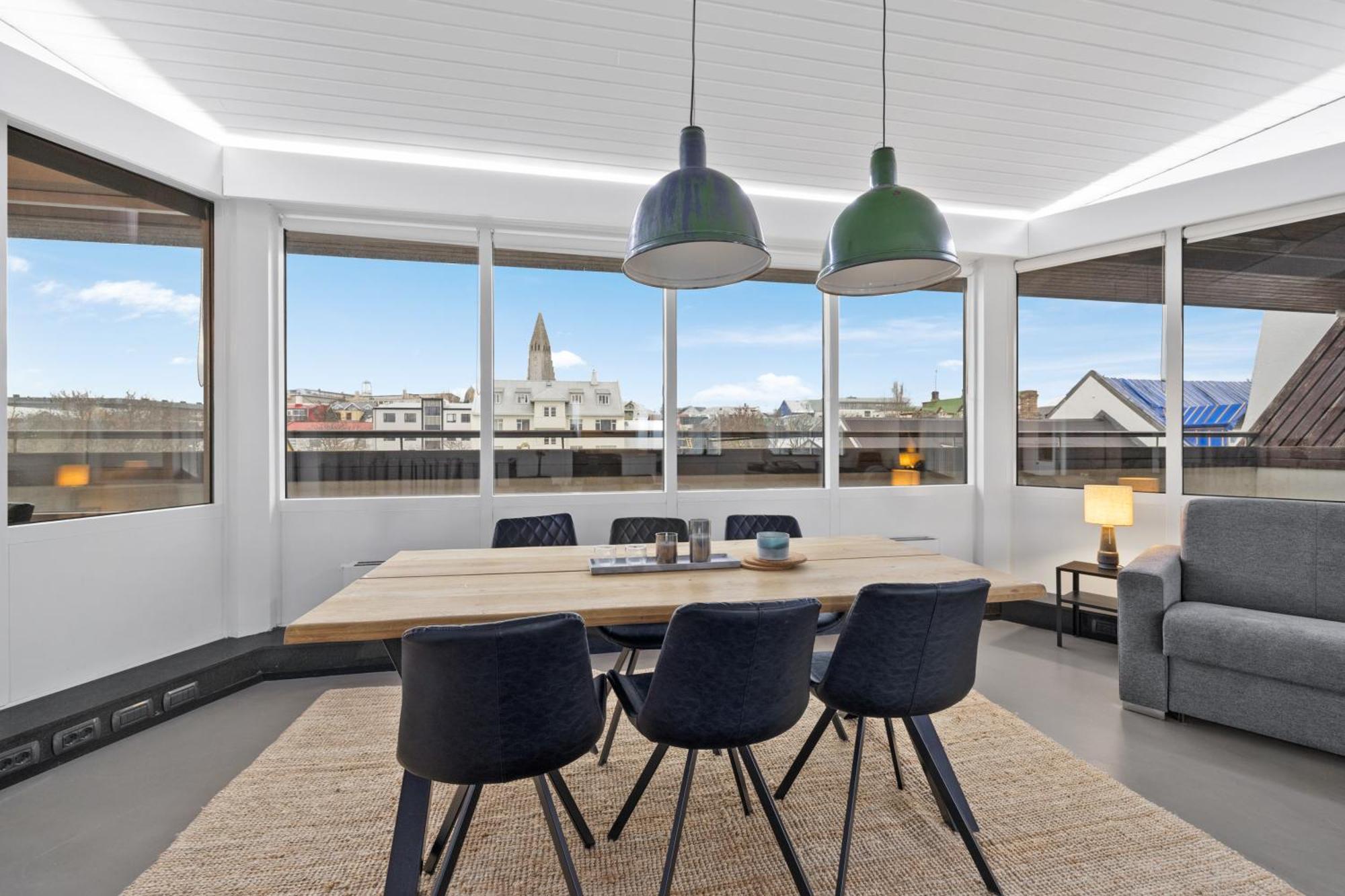 Penthouse-lägenhet på shoppinggatan – Gratis parkering