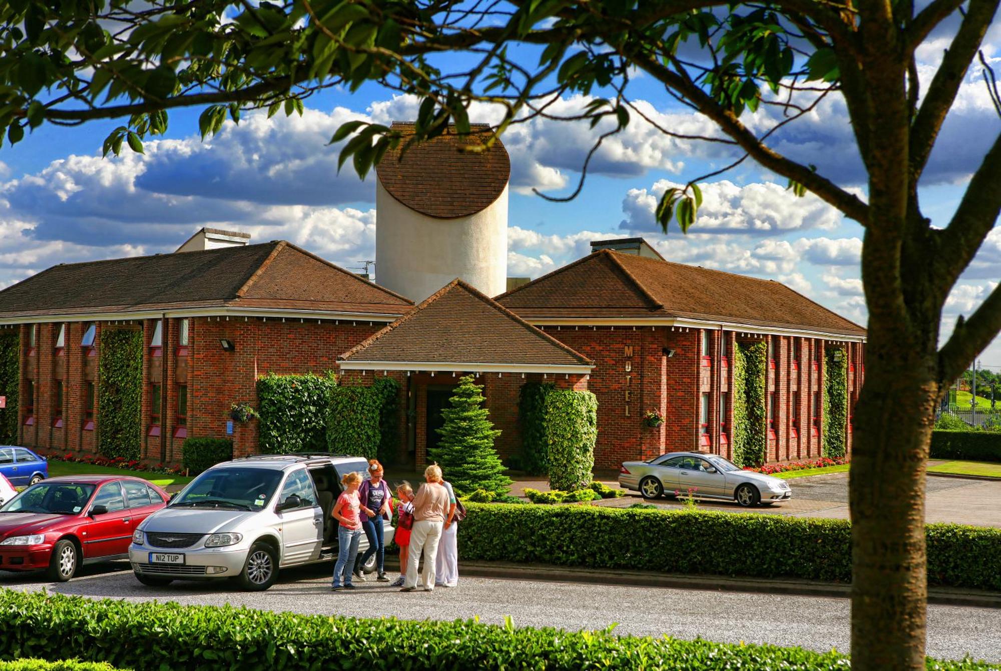 10. Damon's Hotel