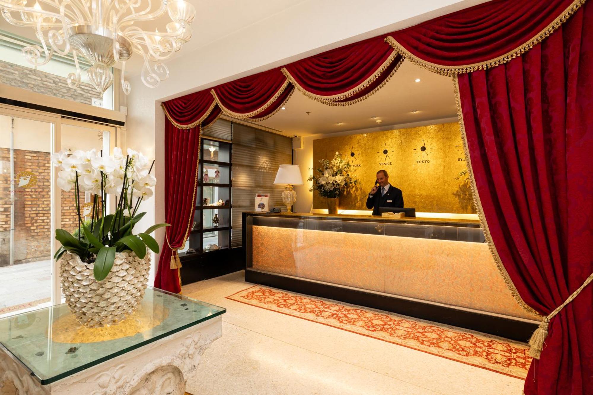 10. Hotel A La Commedia