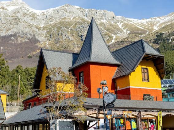 6. La Villetta - Food & Drink
