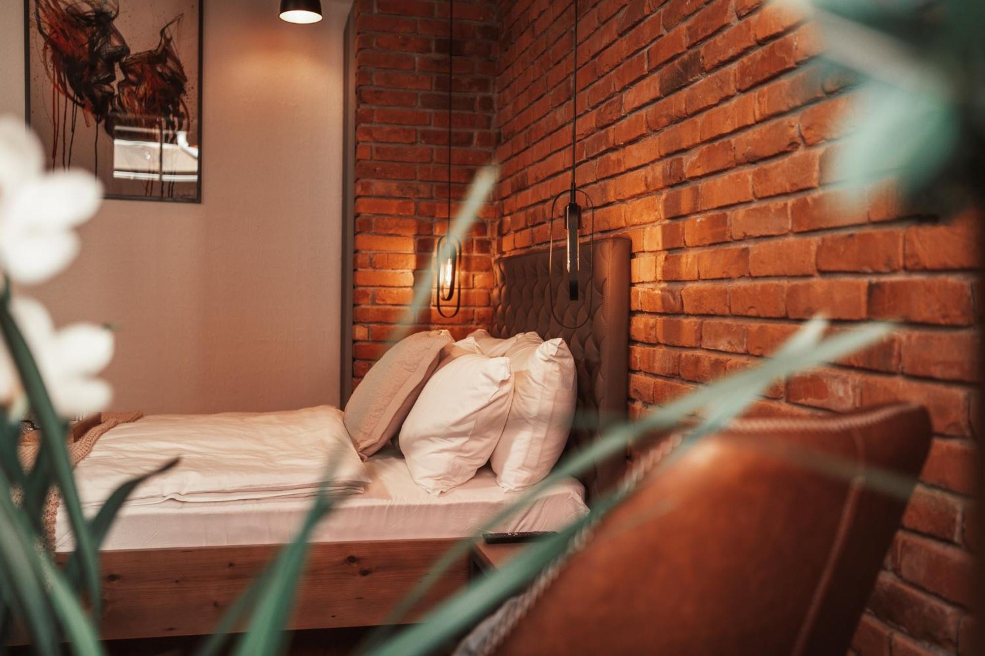 10. Gentry11 Rooms And More