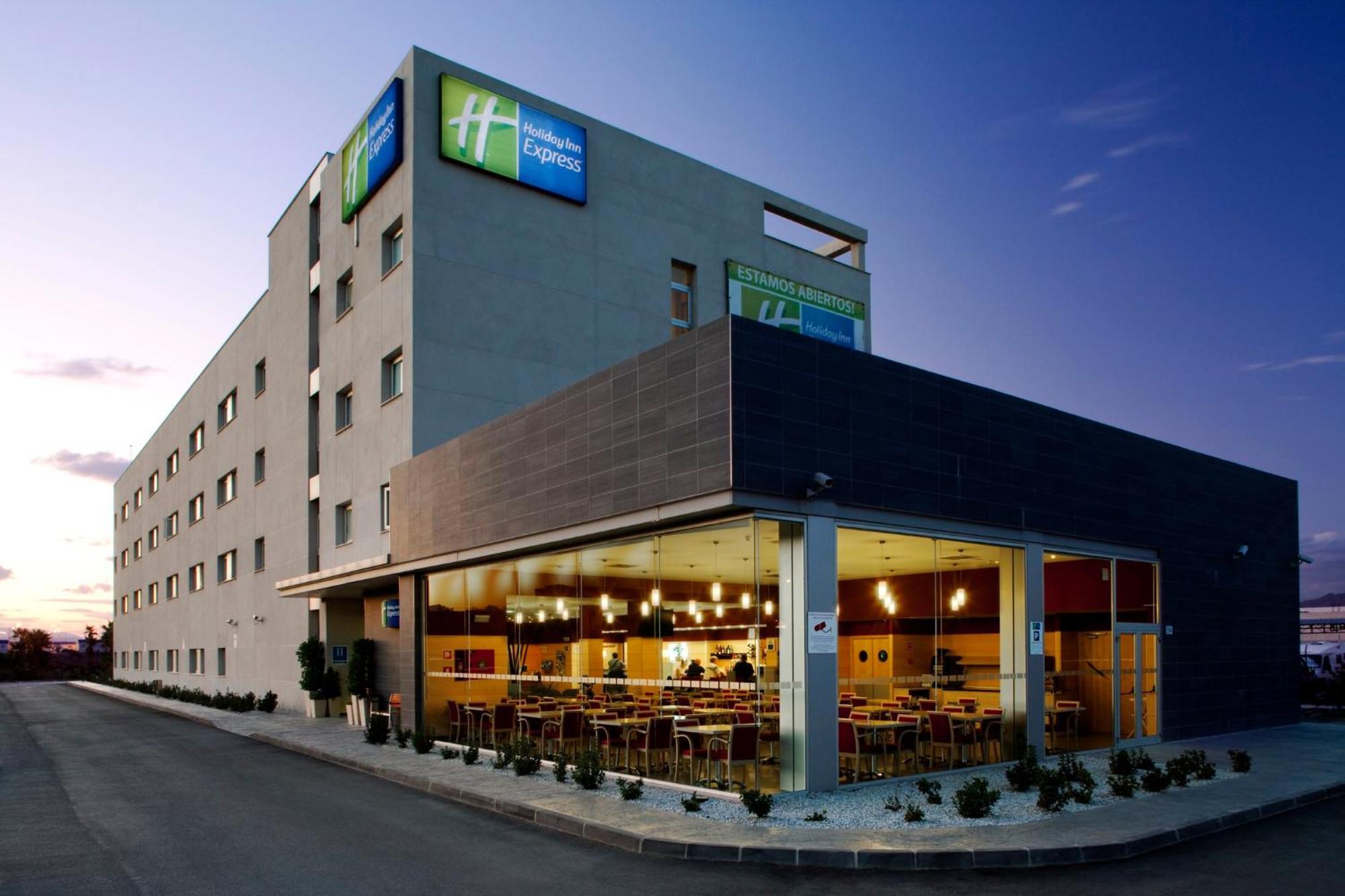 8. Holiday Inn Express Málaga - Aeropuerto