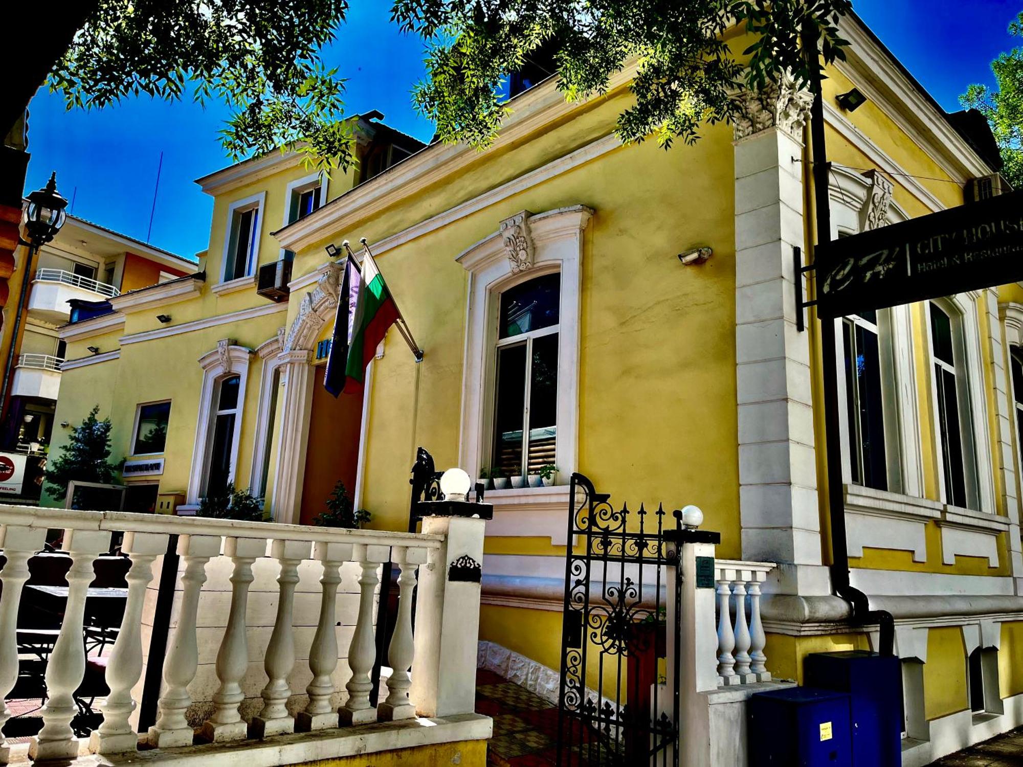 8. City House Hotel & Restaurant