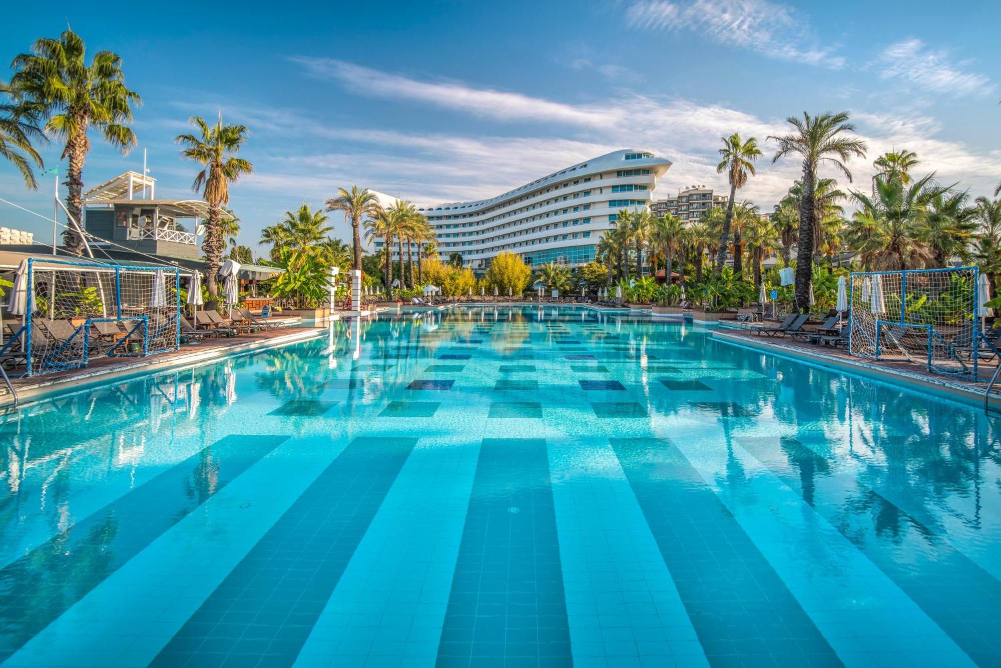 2. Concorde De Luxe Resort
