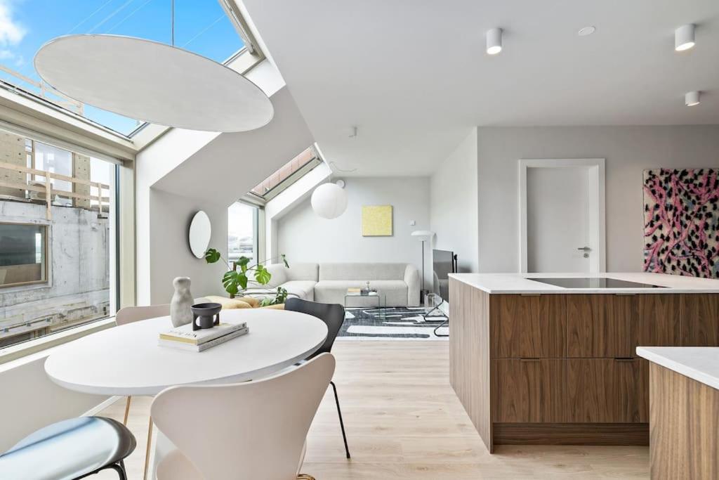 Skylight Lux 3 soverom / 2 bad – Midt i sentrum med gratis parkering