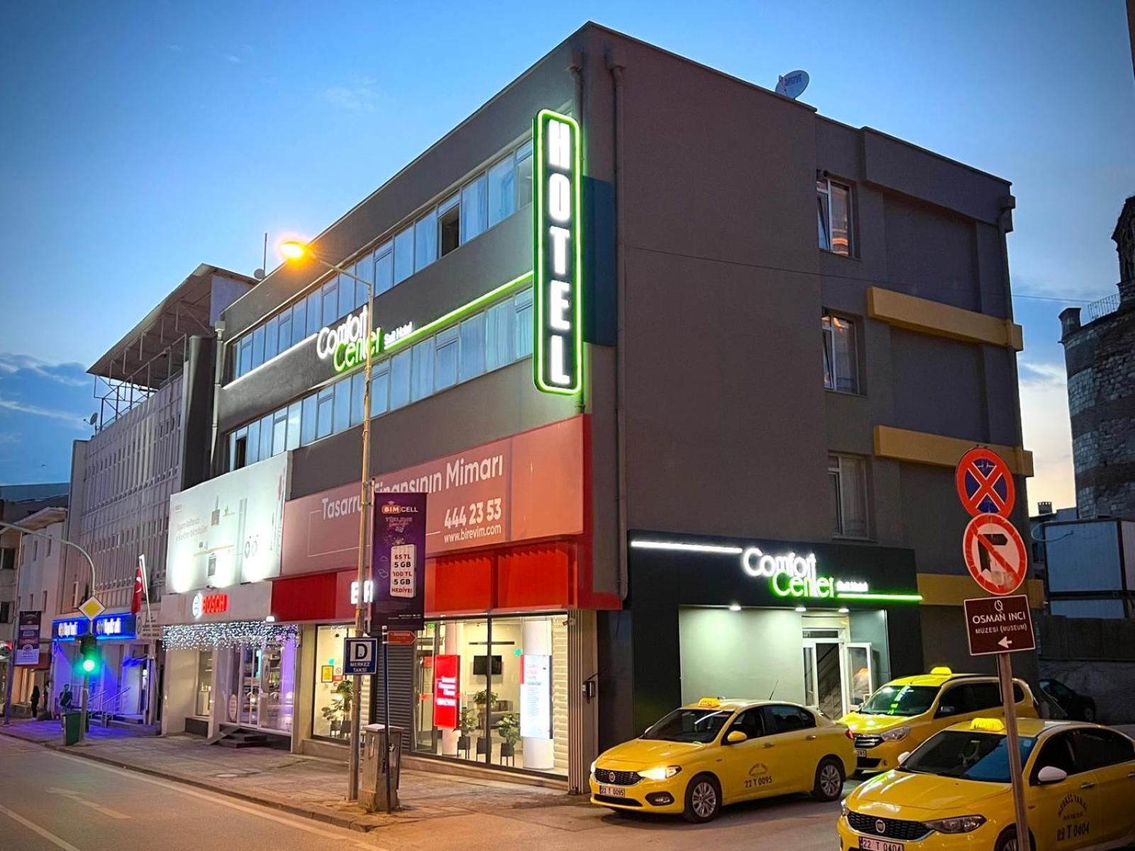 8. Comfort Center Suit Hotel