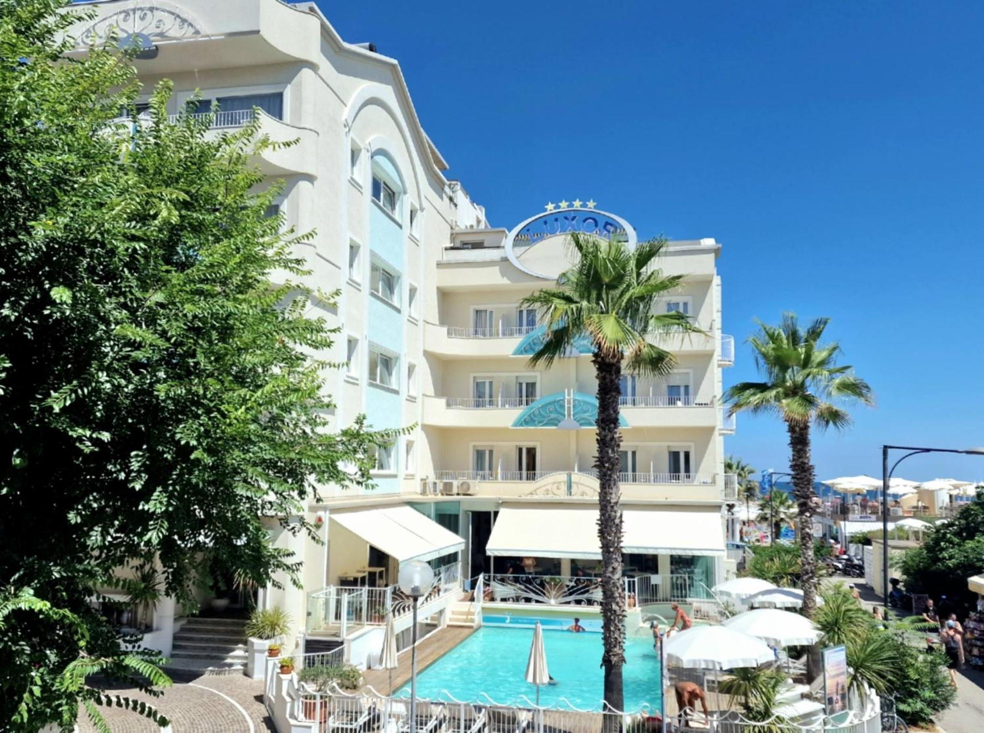 1. Hotel Luxor Beach