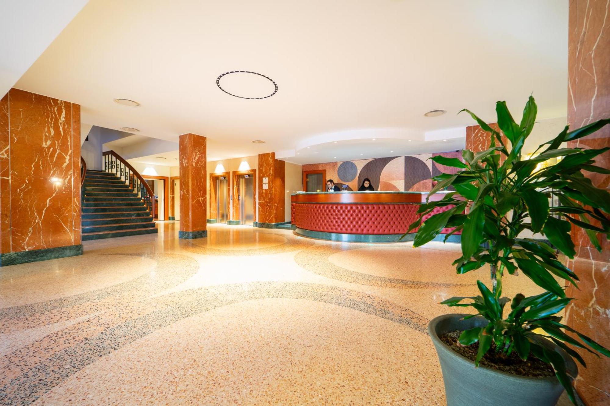 4. Hotel Europa