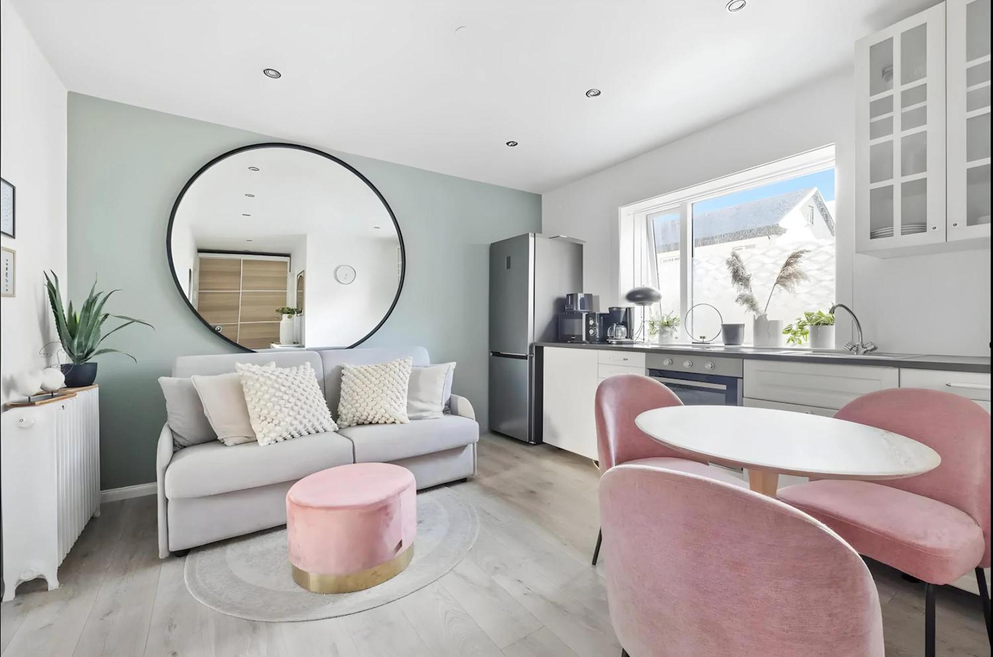 Reykjavik Center, King bed, 65" TV z Netflixem