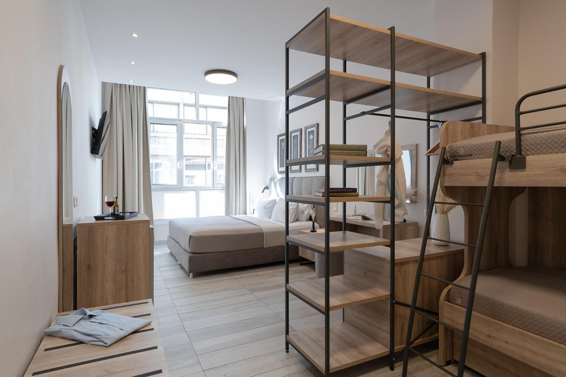 5. Piraeus City Hotel