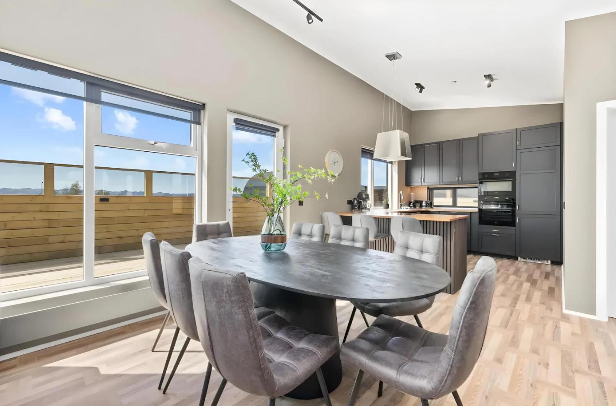 Cozy Cabin with Hot Tub & Sauna - Ultimate Retreat