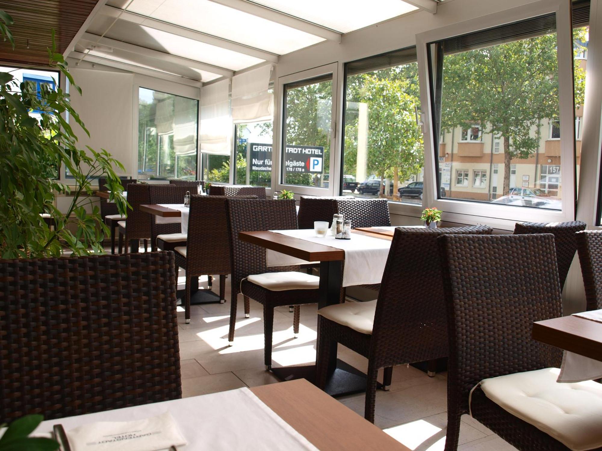6. Hotel Regina