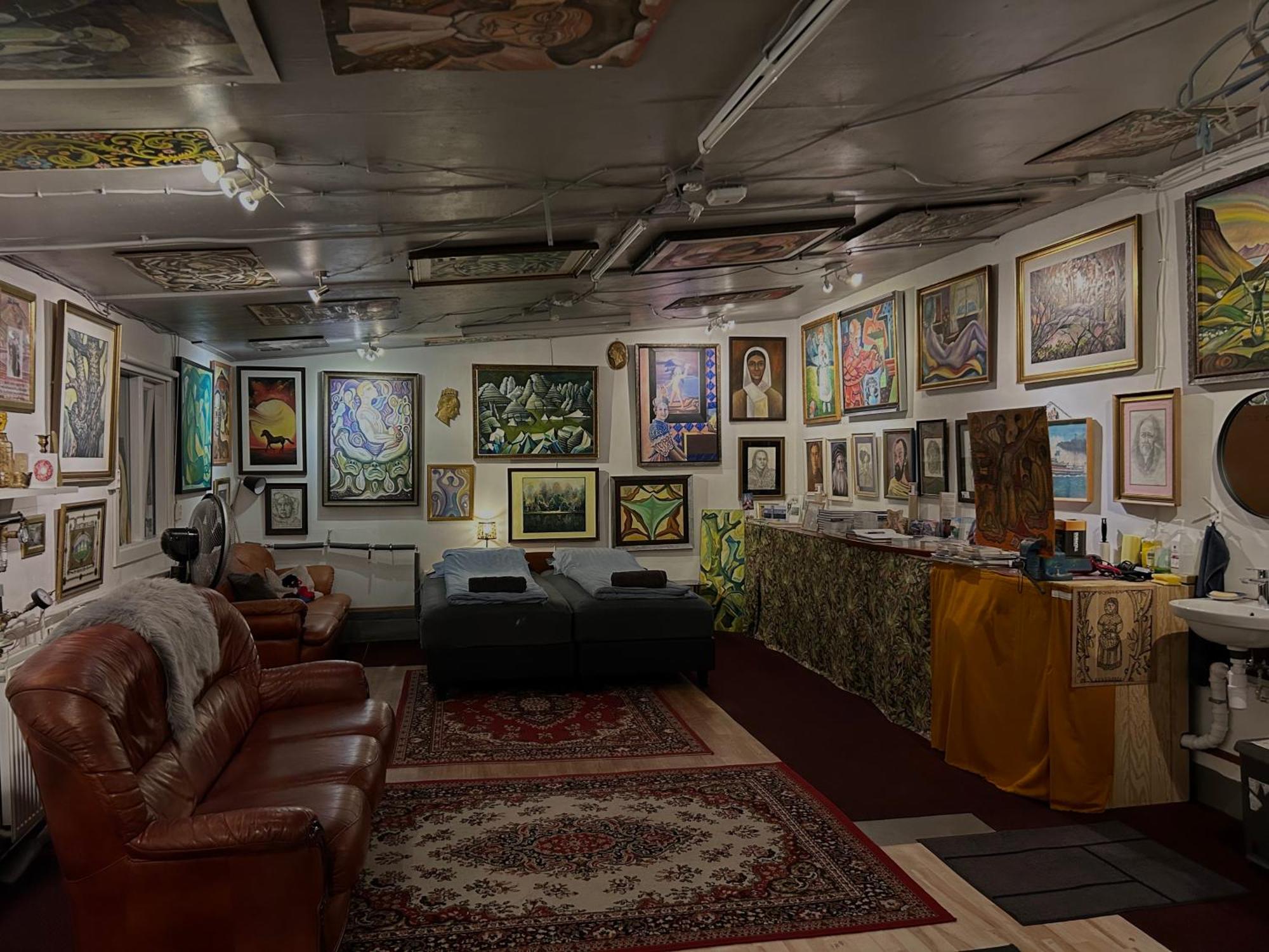 Brimarsbru Sleep Inn Art Gallery