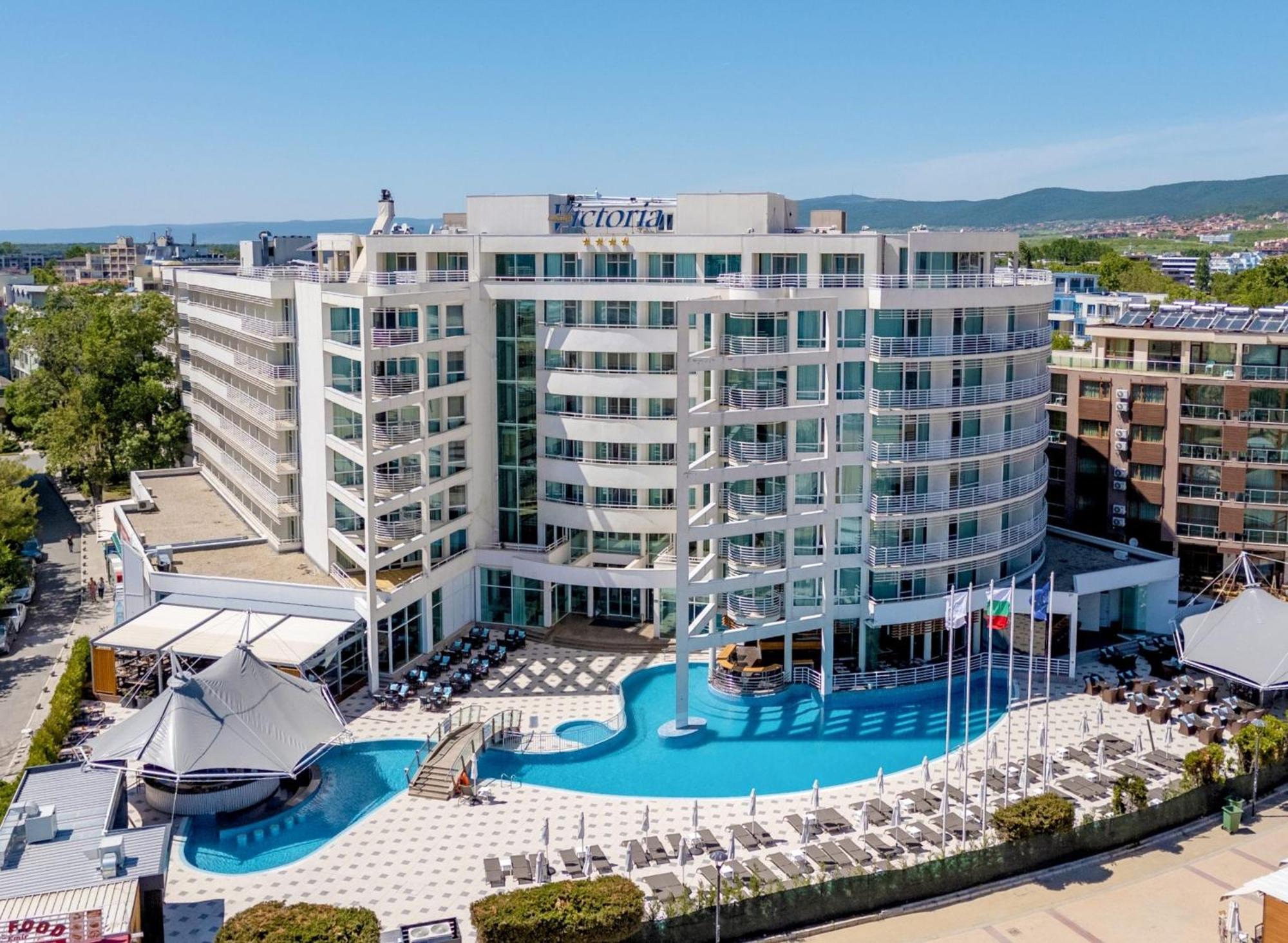 3. Effect Grand Victoria Hotel
