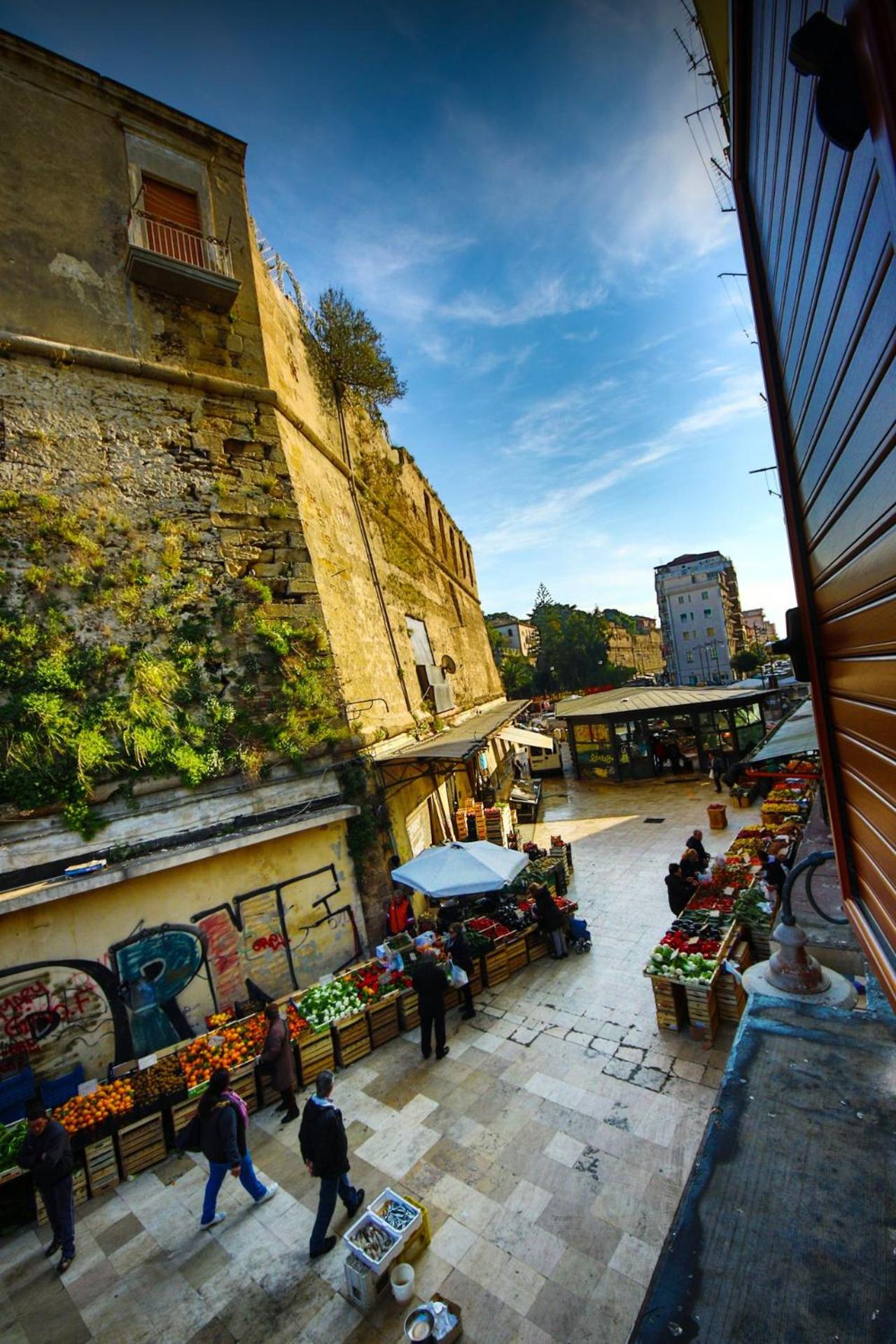 1. La Corte Del Eeco