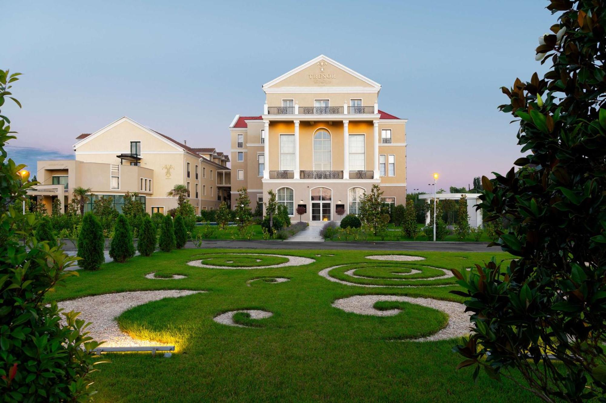 6. Tresor Le Palais Timisoara, Curio Collection by Hilton