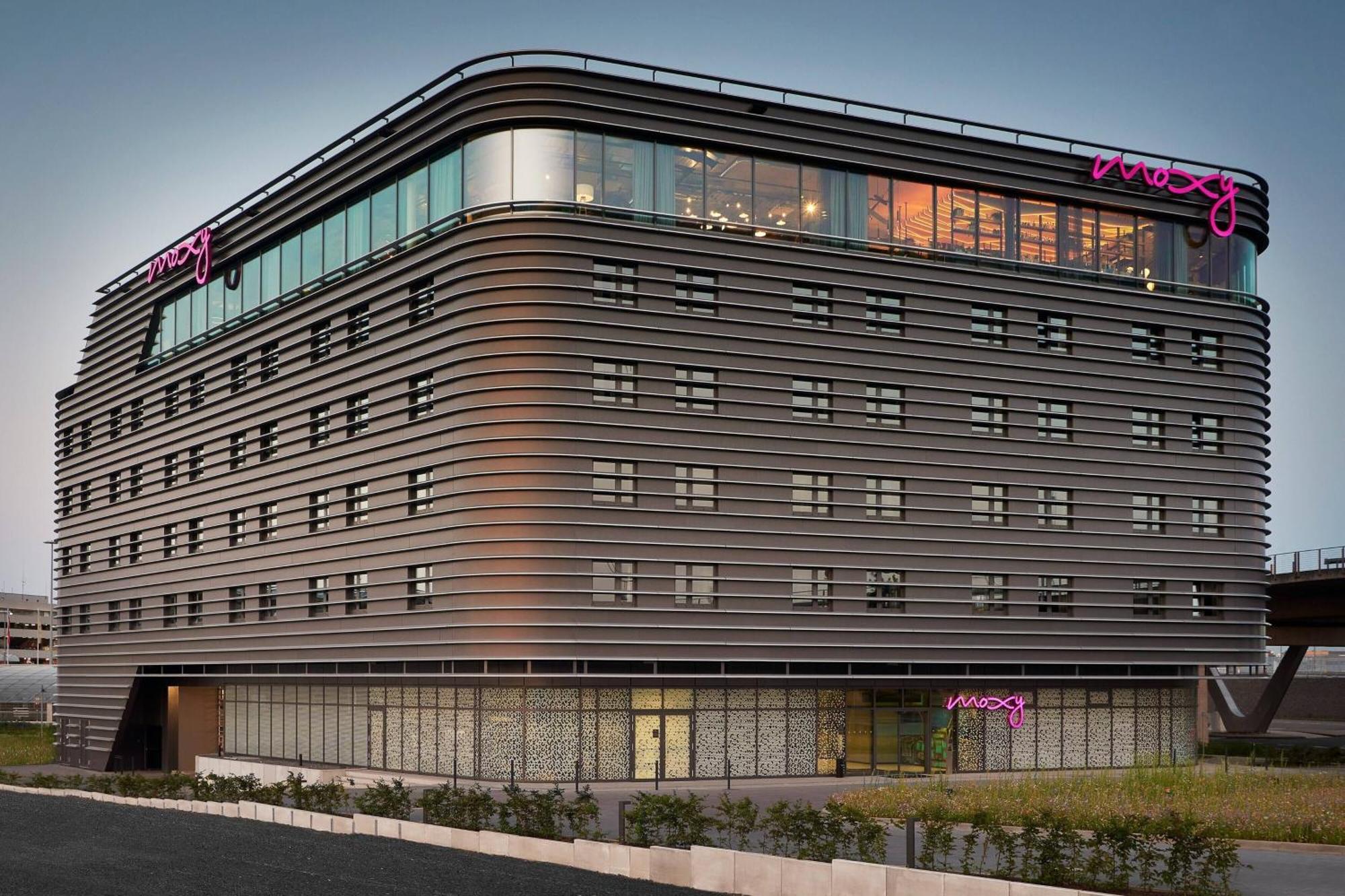 4. Moxy am Flughafen Köln-Bonn