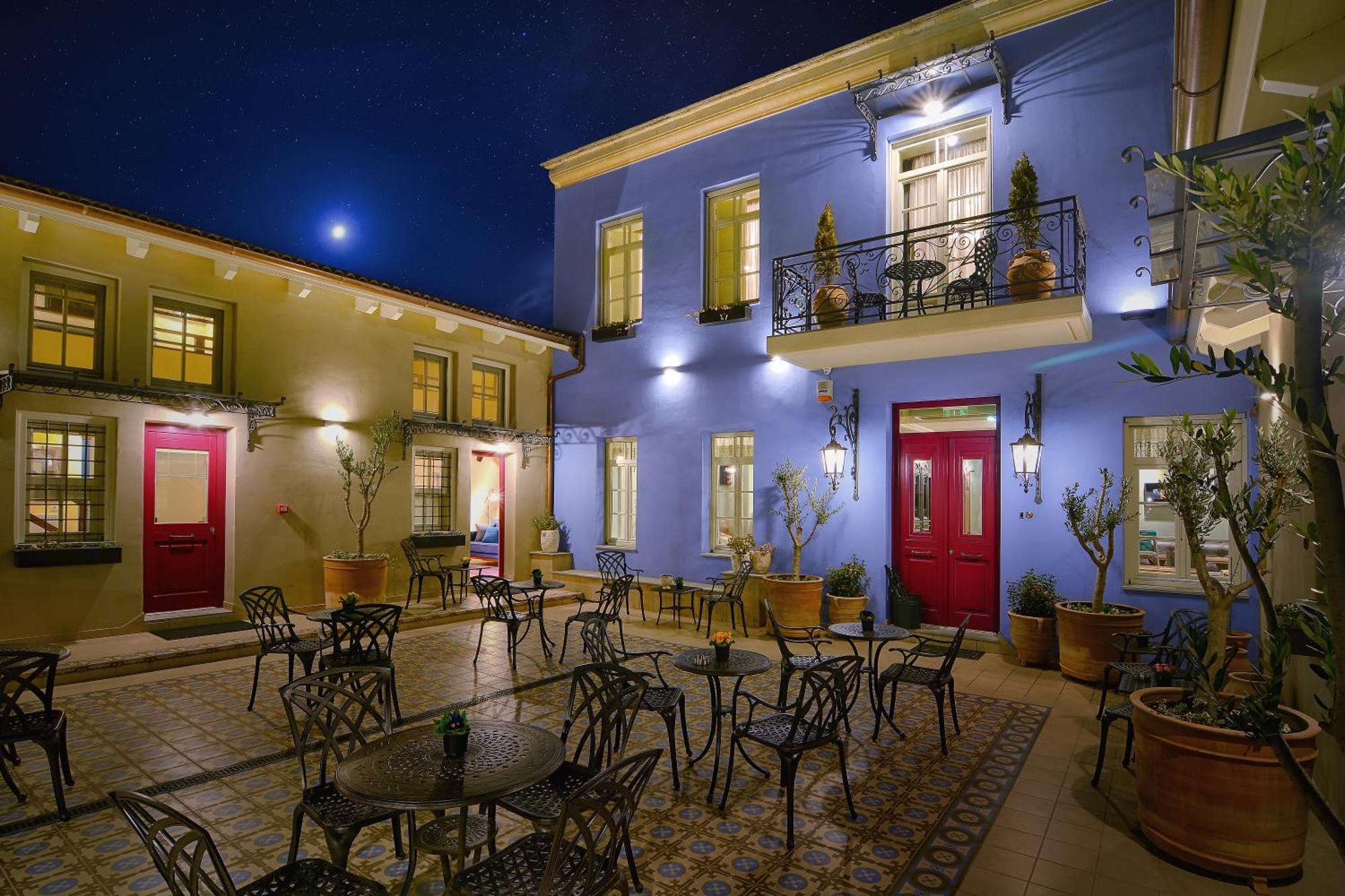 8. Hotel Antique