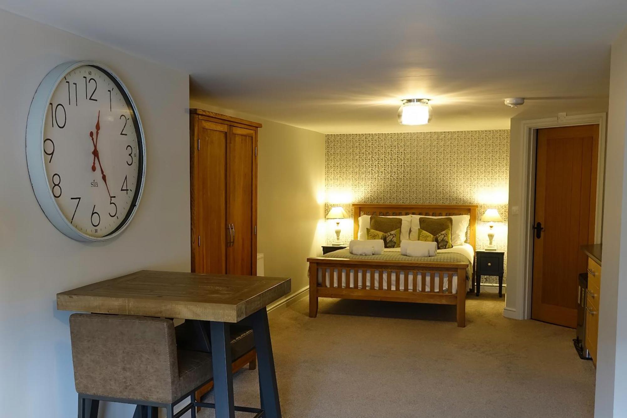 7. Home Farm & Lodge