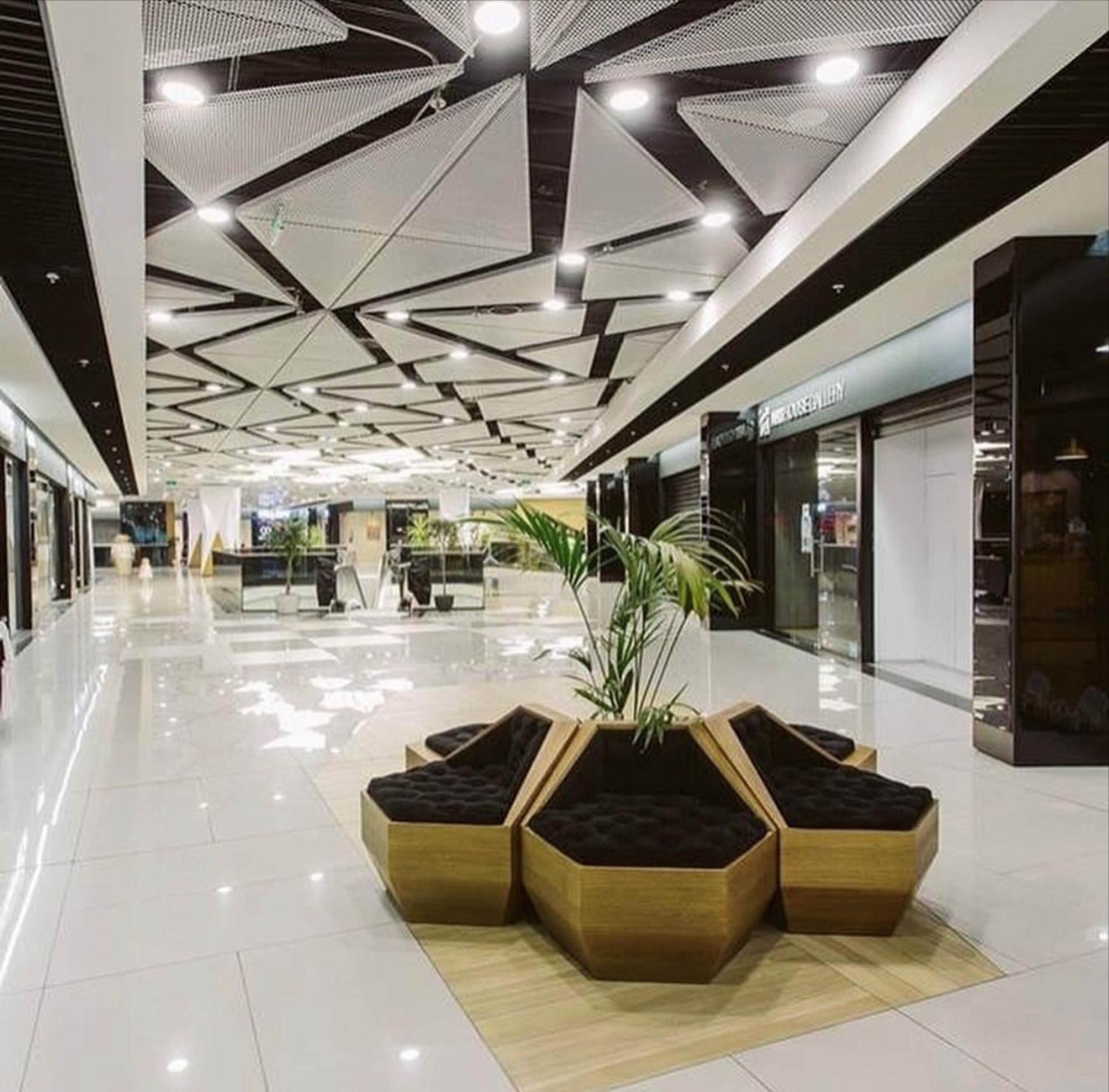 8. Hotel Platinia Luxury Suites