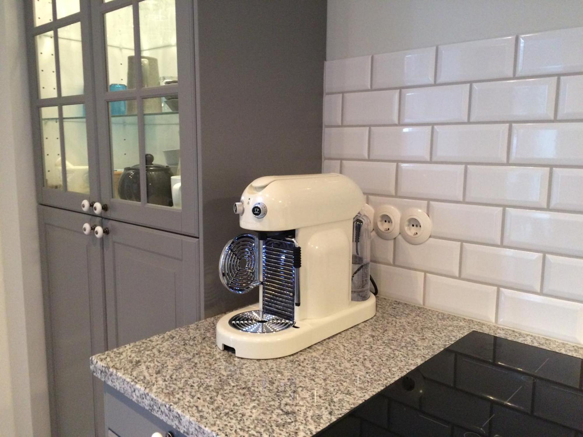 문 아파트먼트(Moon Apartments)