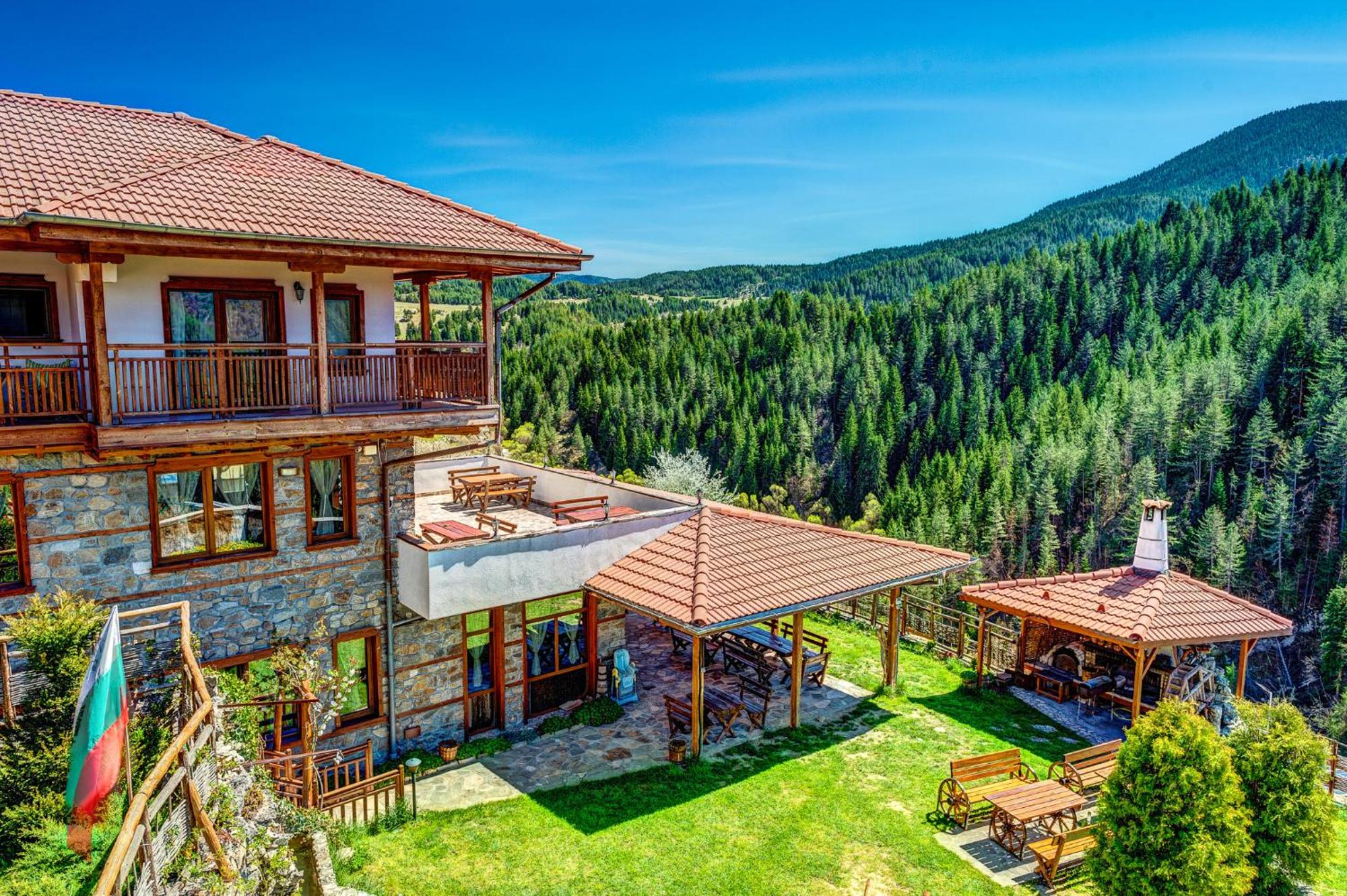4. Hotel Mursal