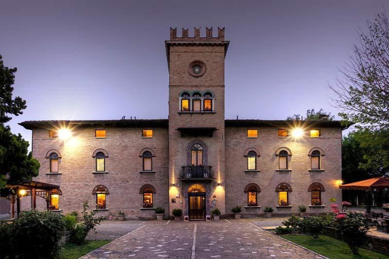 2. Hotel Castello