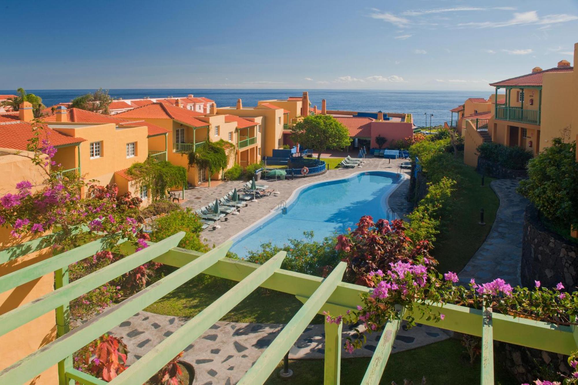 2. La Caleta Apartamentos