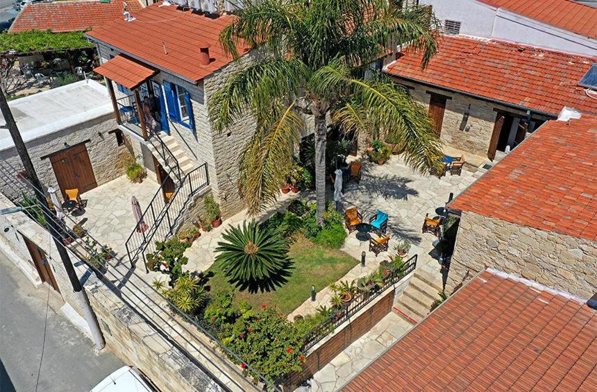 10. Nikis House
