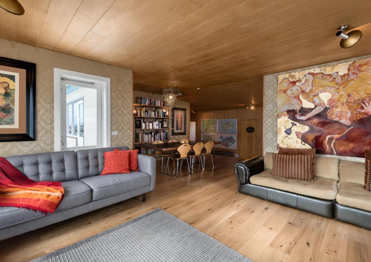 Art & Nature Retreat in Iceland - The Crib Rocks