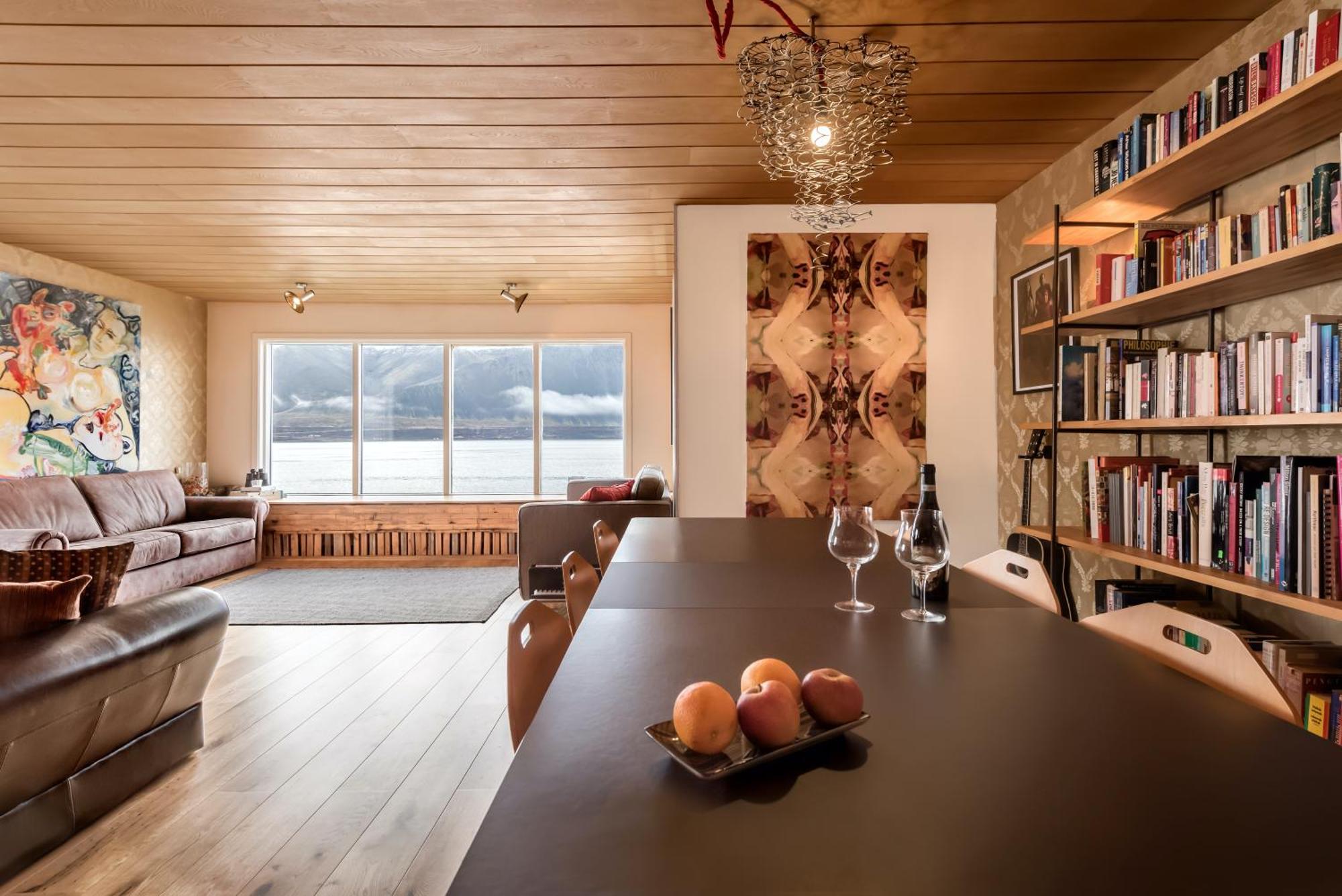 Art & Nature Retreat in Iceland - The Crib Rocks