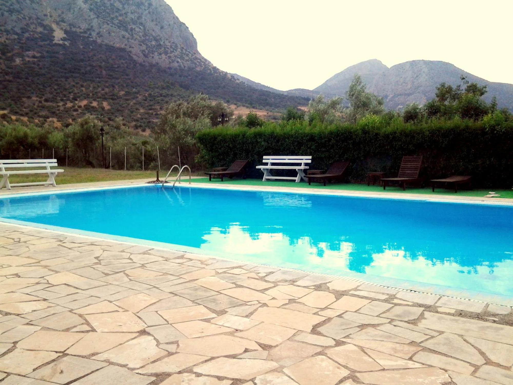 1. La Petite Planete