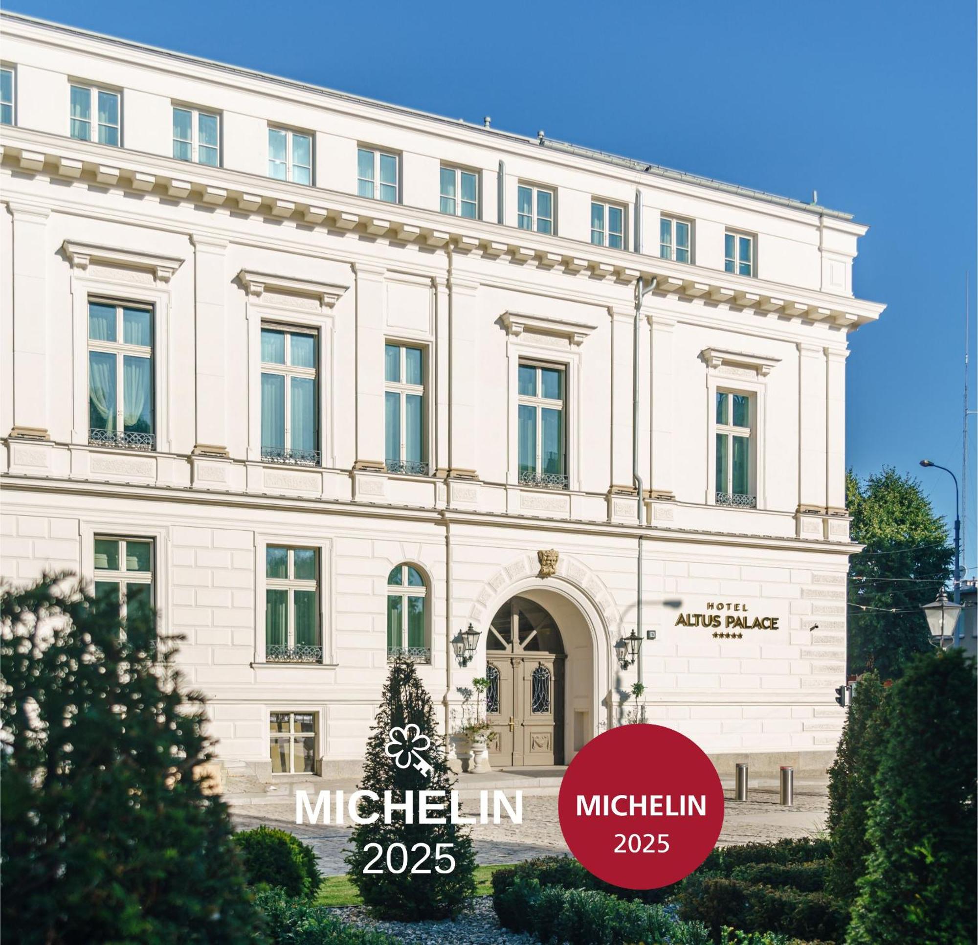 6. Hotel Altus Palace