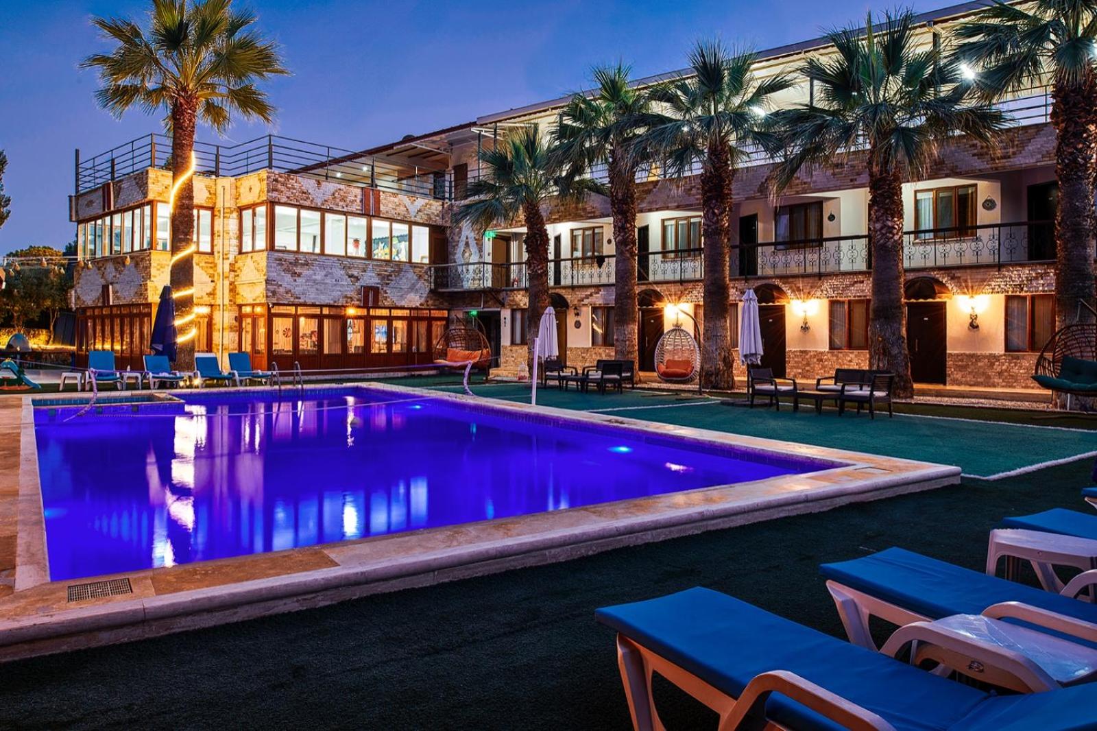 7. Pamukkale Apollon Garden