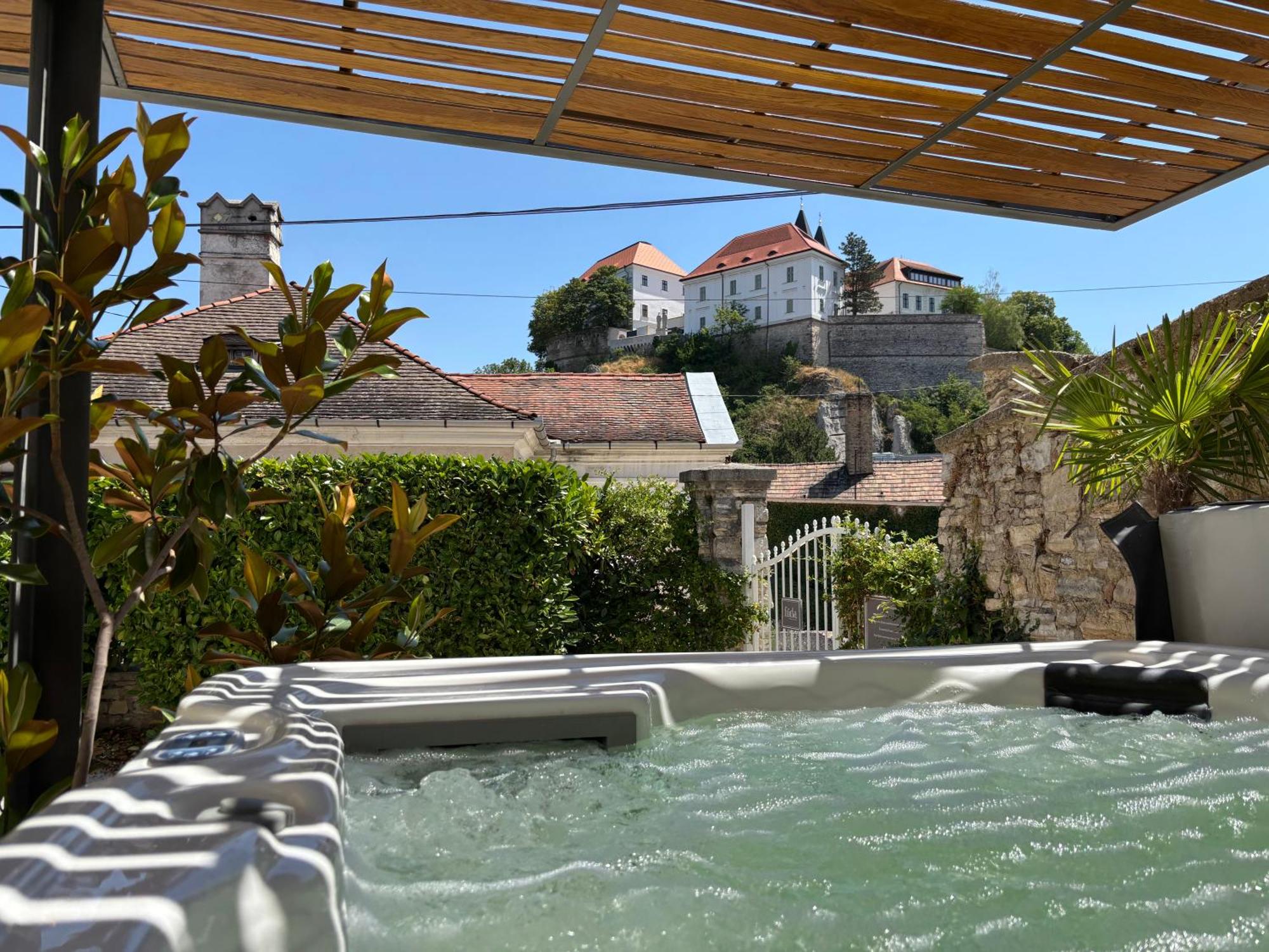 6. Frida Bed & Breakfast