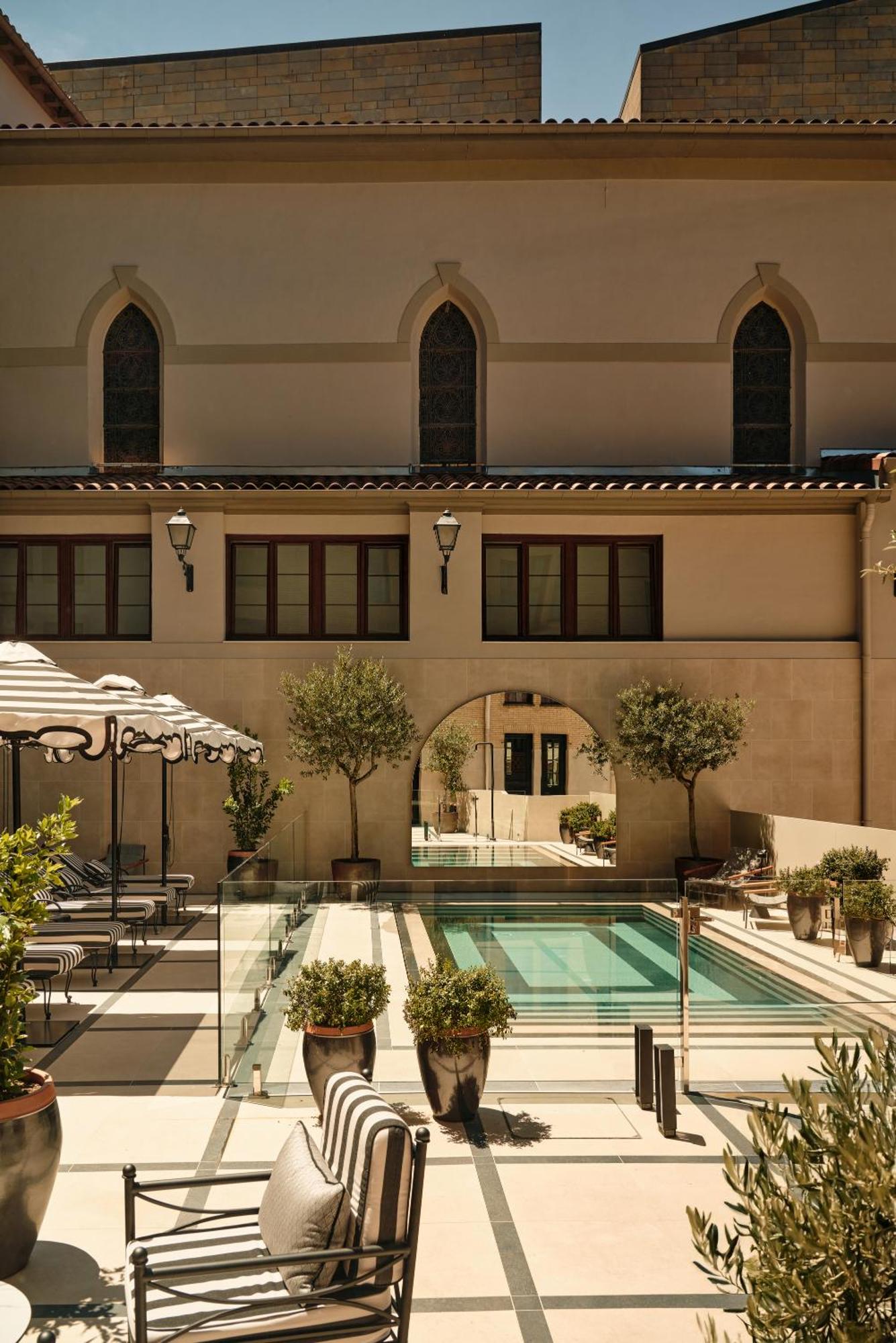 1. Pamplona Catedral Hotel