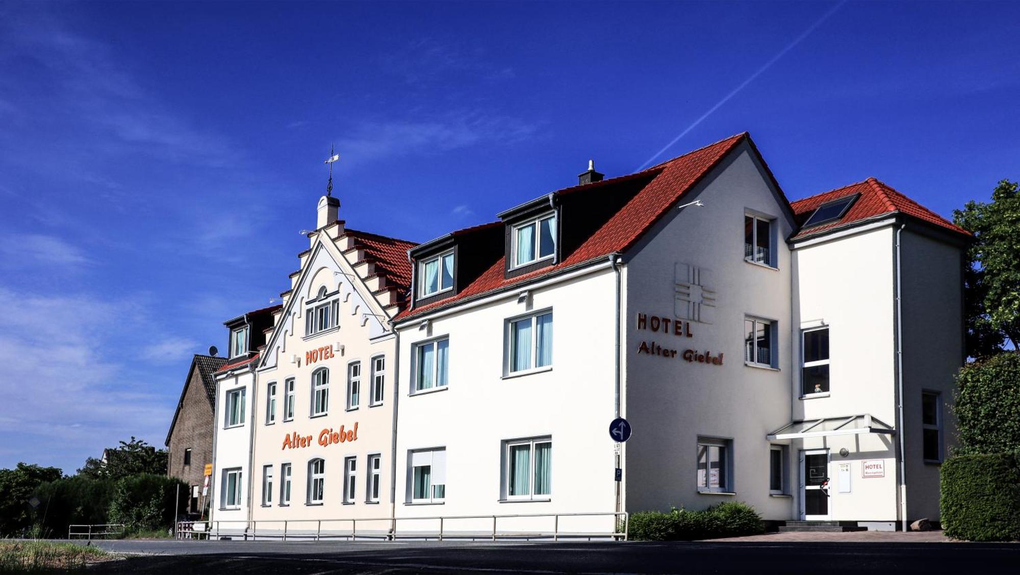 6. Alter Giebel