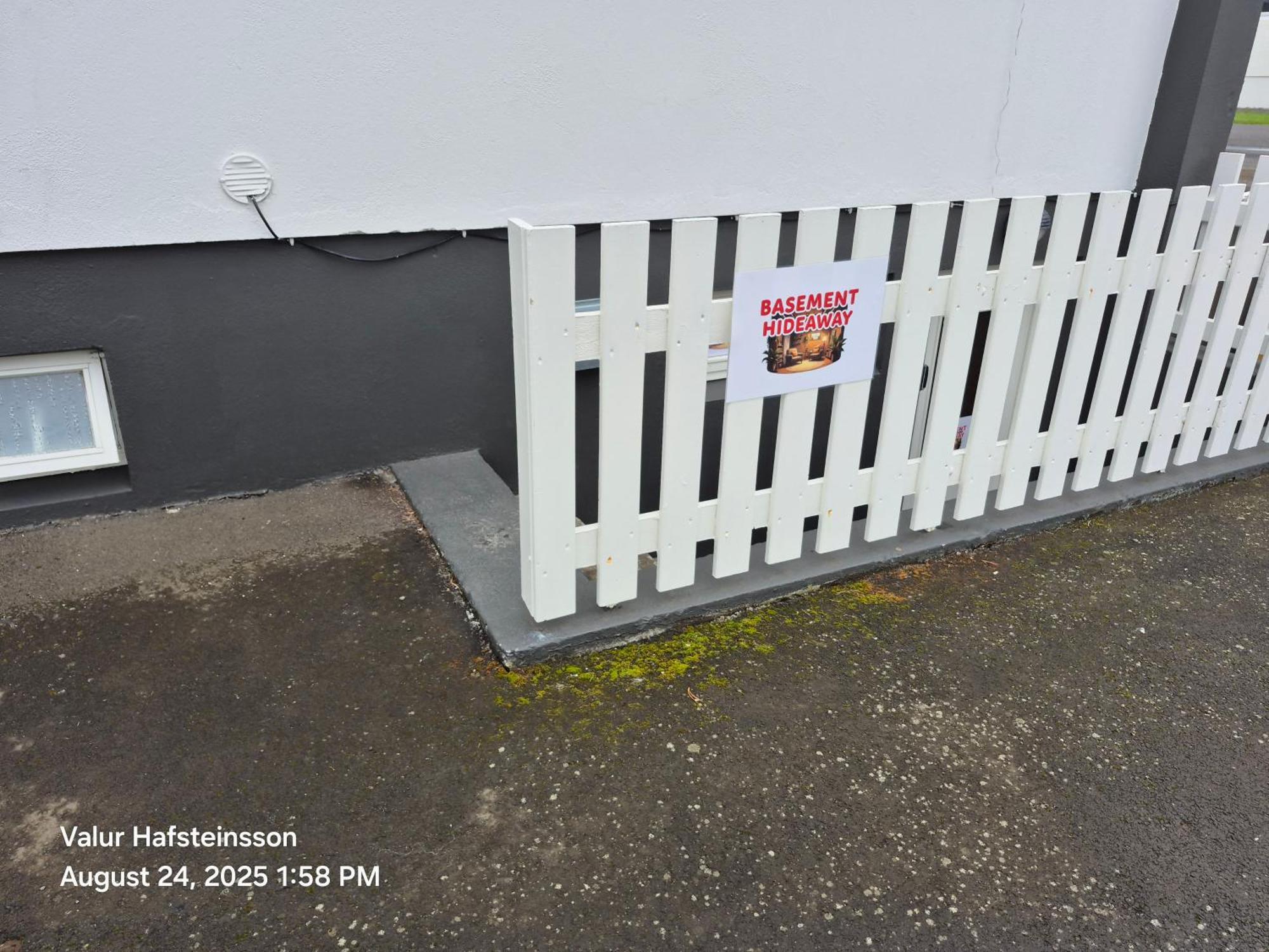 地下隐居（Basement Hideaway）