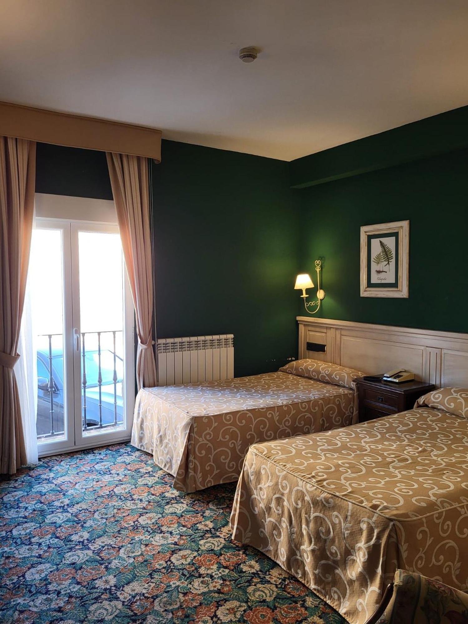 4. Hotel Leonor Miron