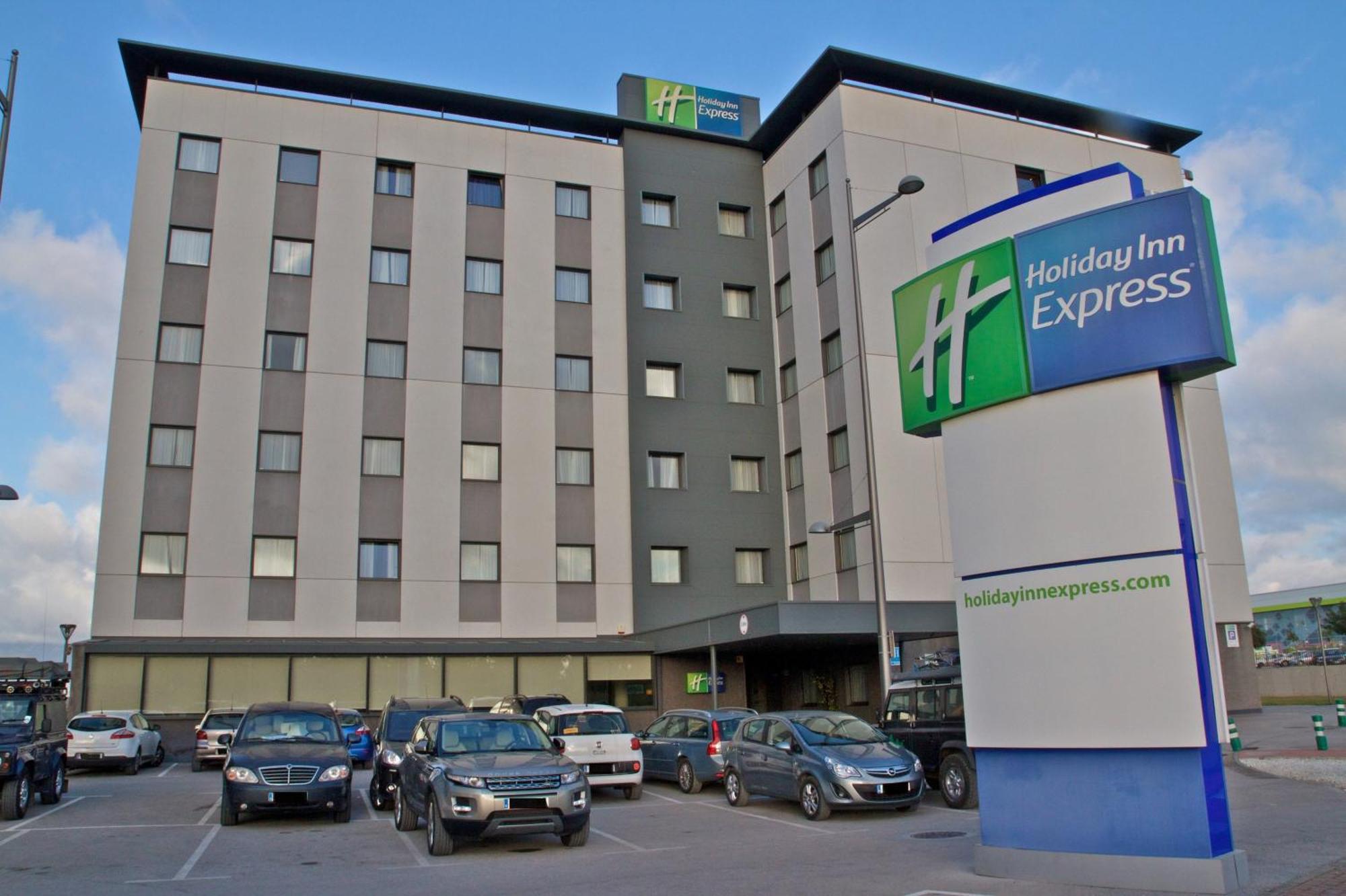 6. Holiday Inn Express Campo de Gibraltar - Barrios