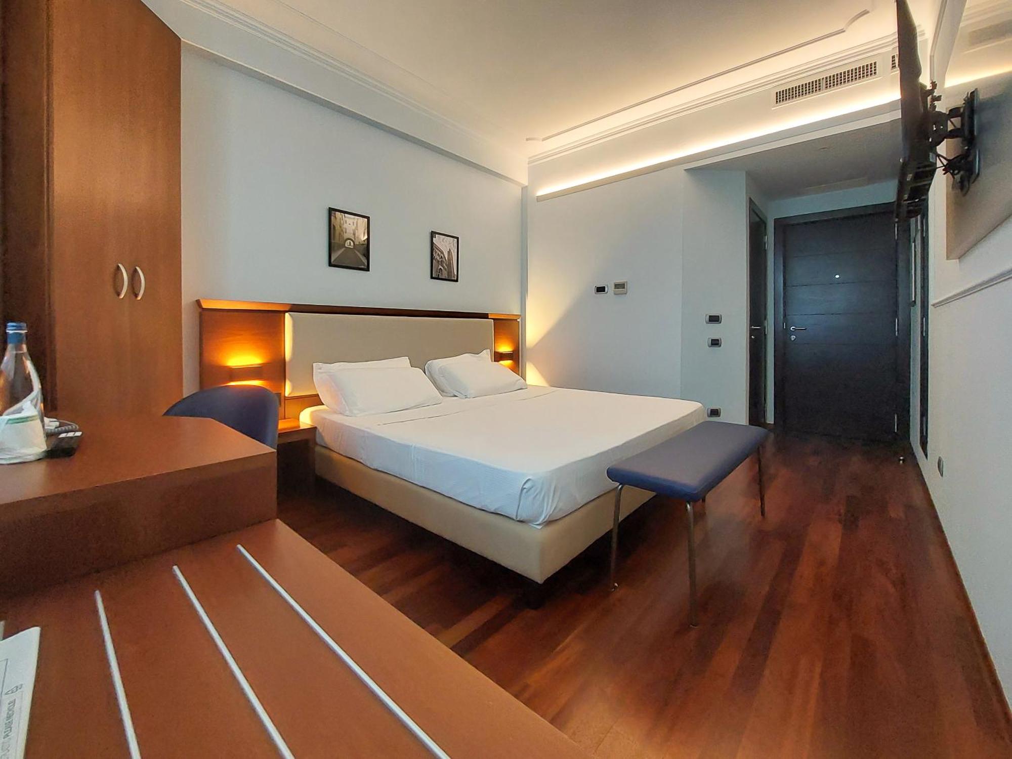4. Dado Hotel International